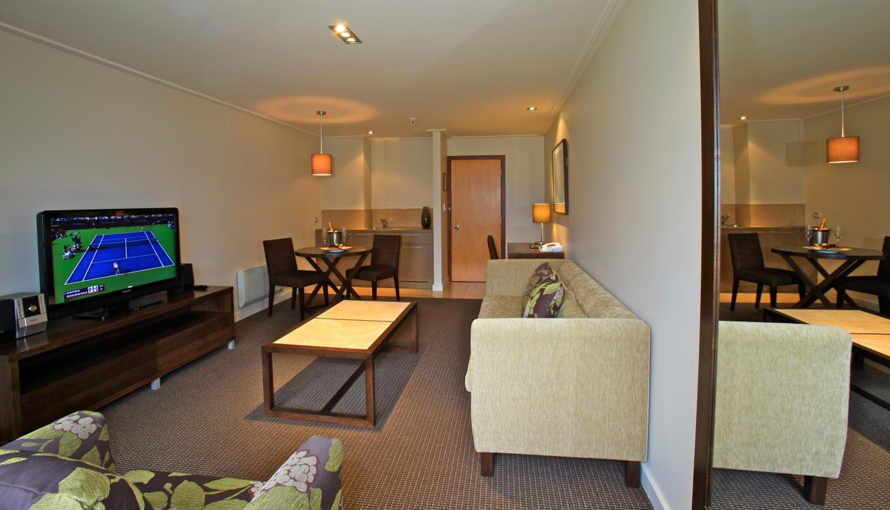 Suite with Lake View - Photo 6