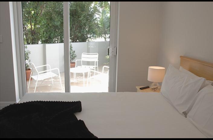 Deluxe One-Bedroom Apartment