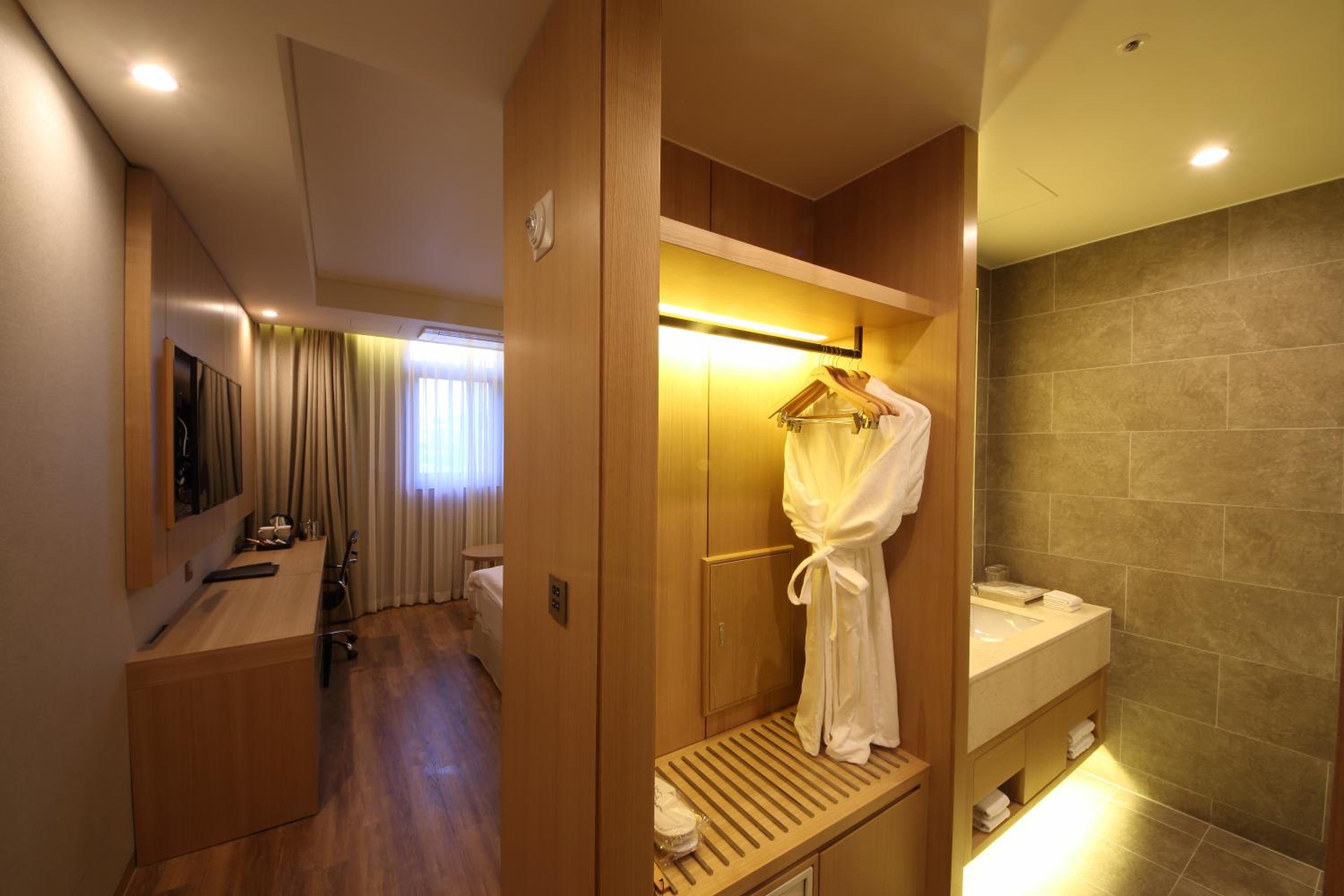 Standard Twin Room photo 2