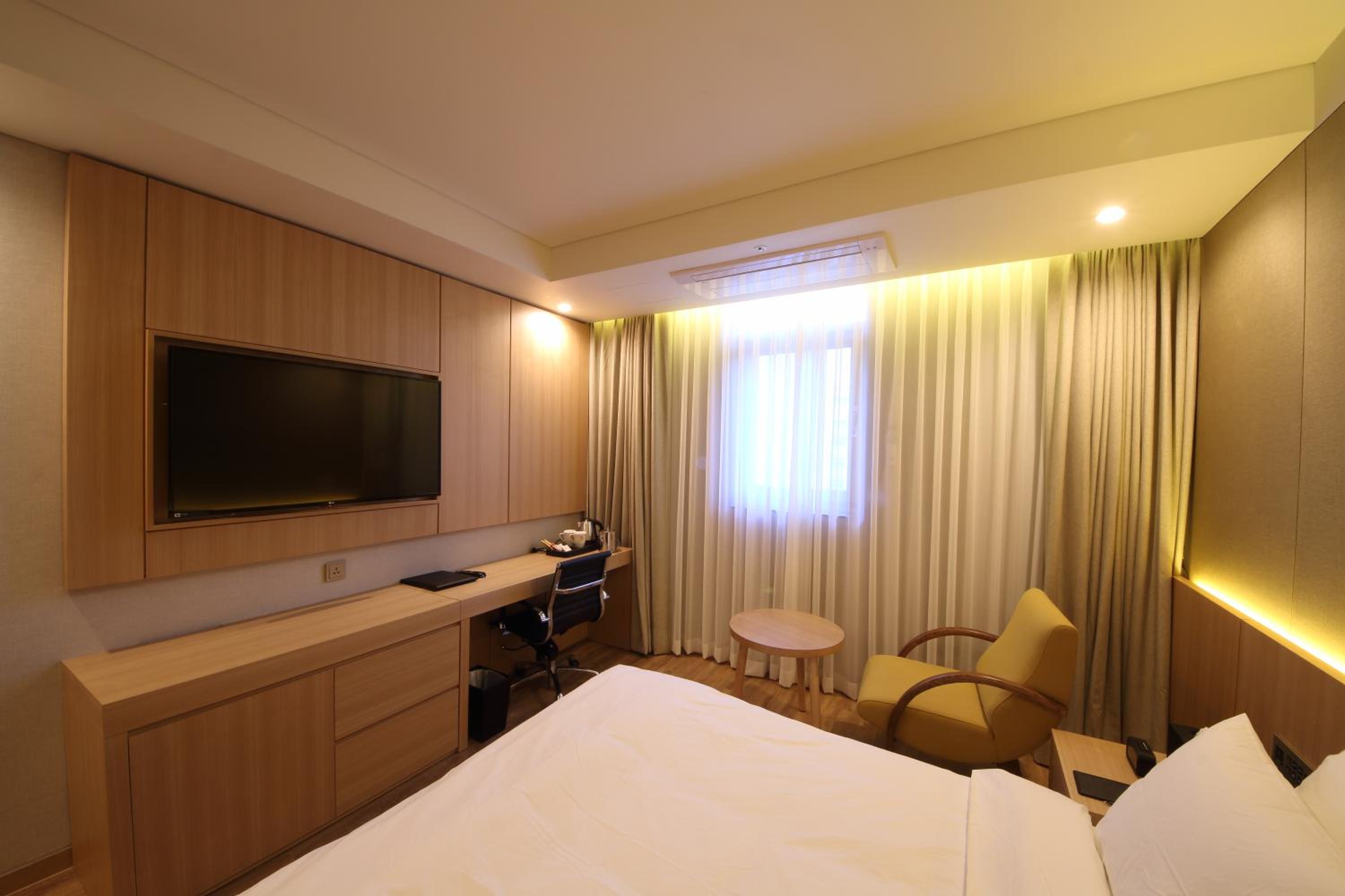 Double Room - Disability Access photo 1