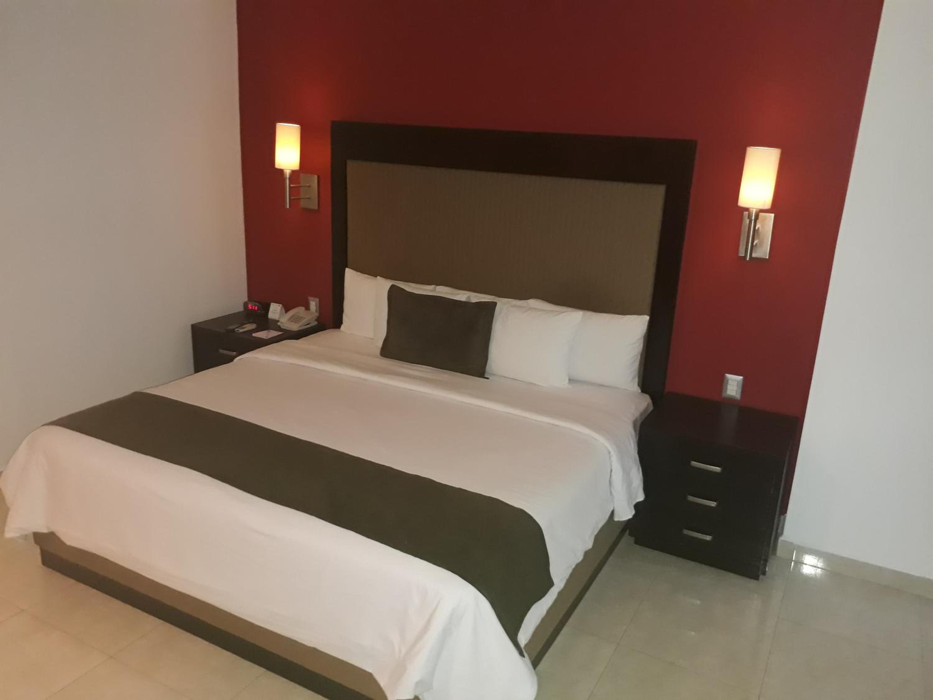 Executive Suite with 1 Kingsize Bed - Photo 25