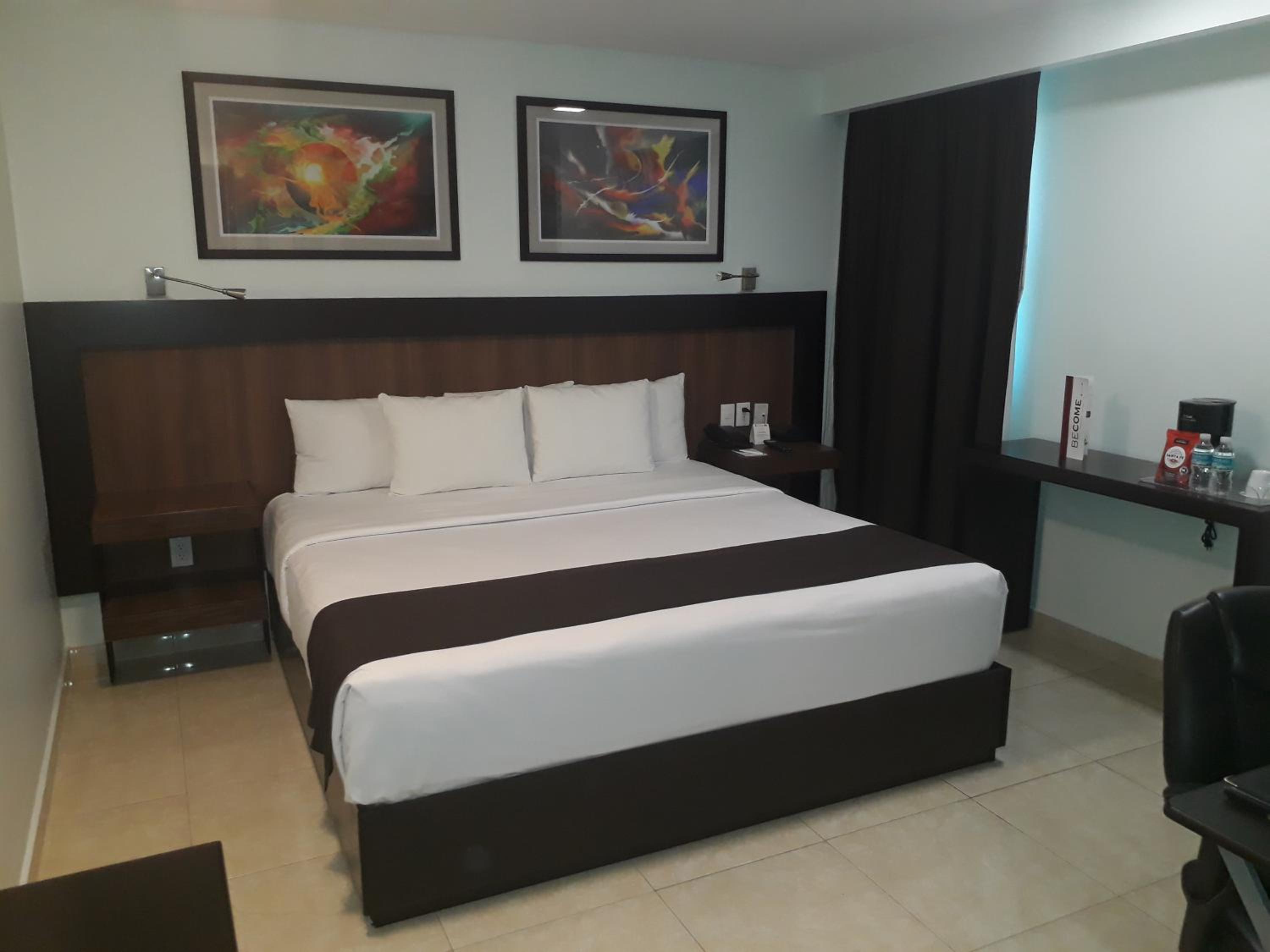 Executive Suite with 1 Kingsize Bed - Photo 24