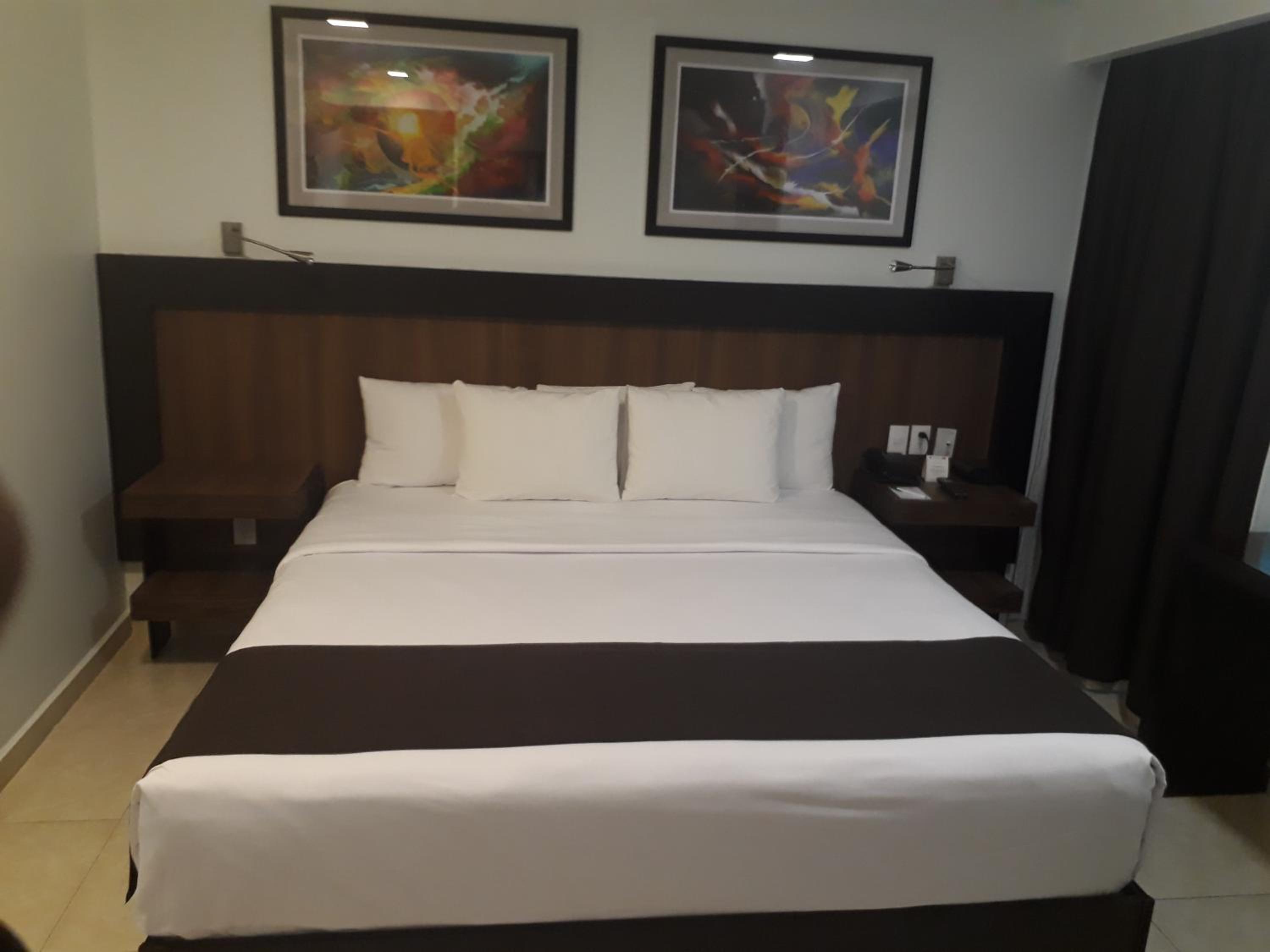 Executive Suite with 1 Kingsize Bed - Photo 23