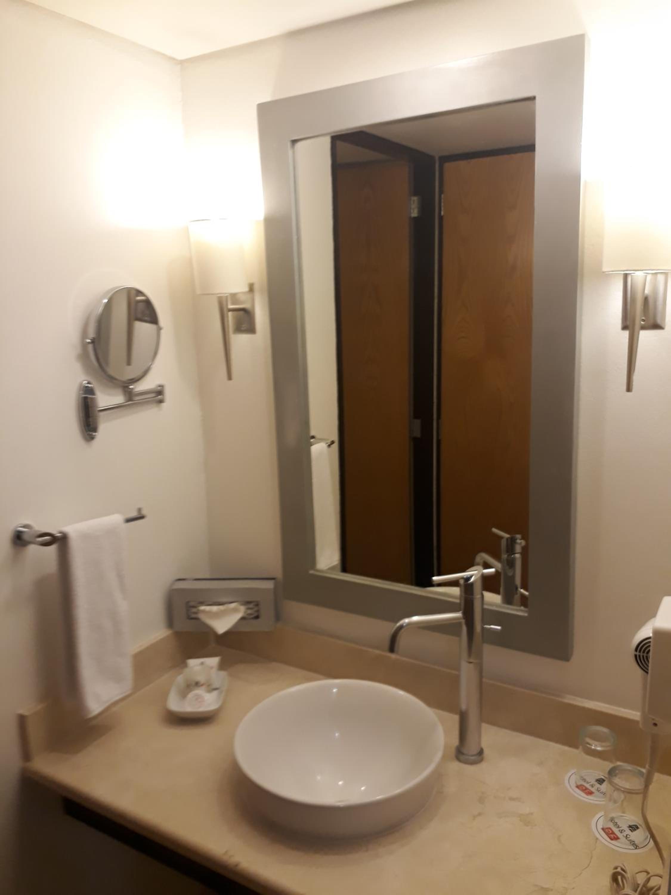 Executive Suite with 1 Kingsize Bed - Photo 16