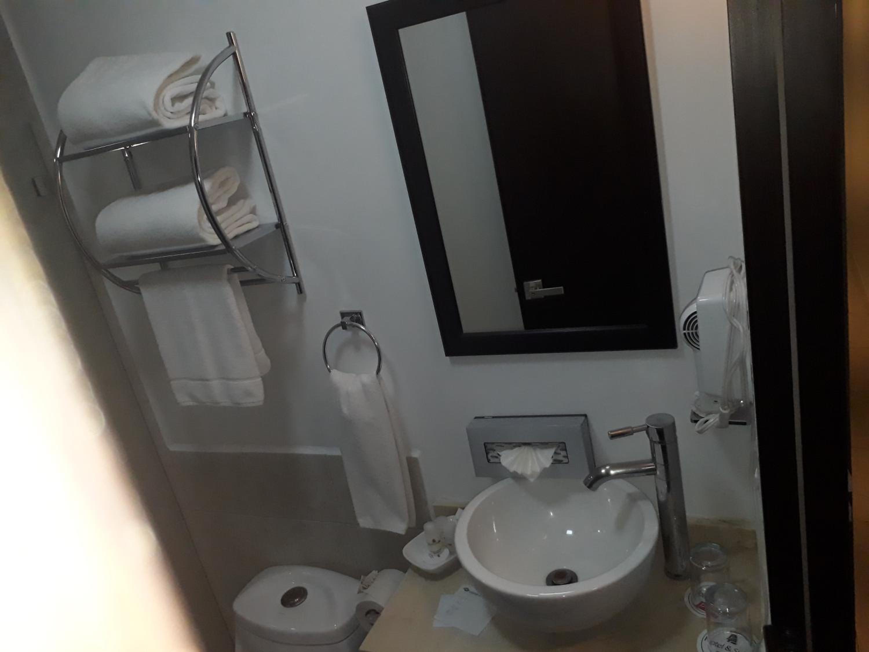 Executive Suite with 1 Kingsize Bed - Photo 14