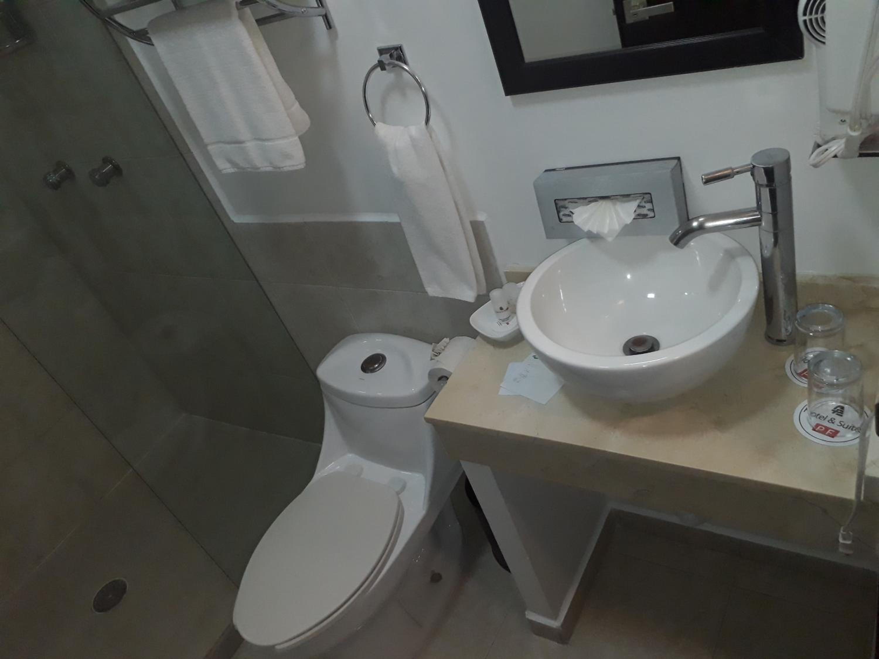 Executive Suite with 1 Kingsize Bed - Photo 13