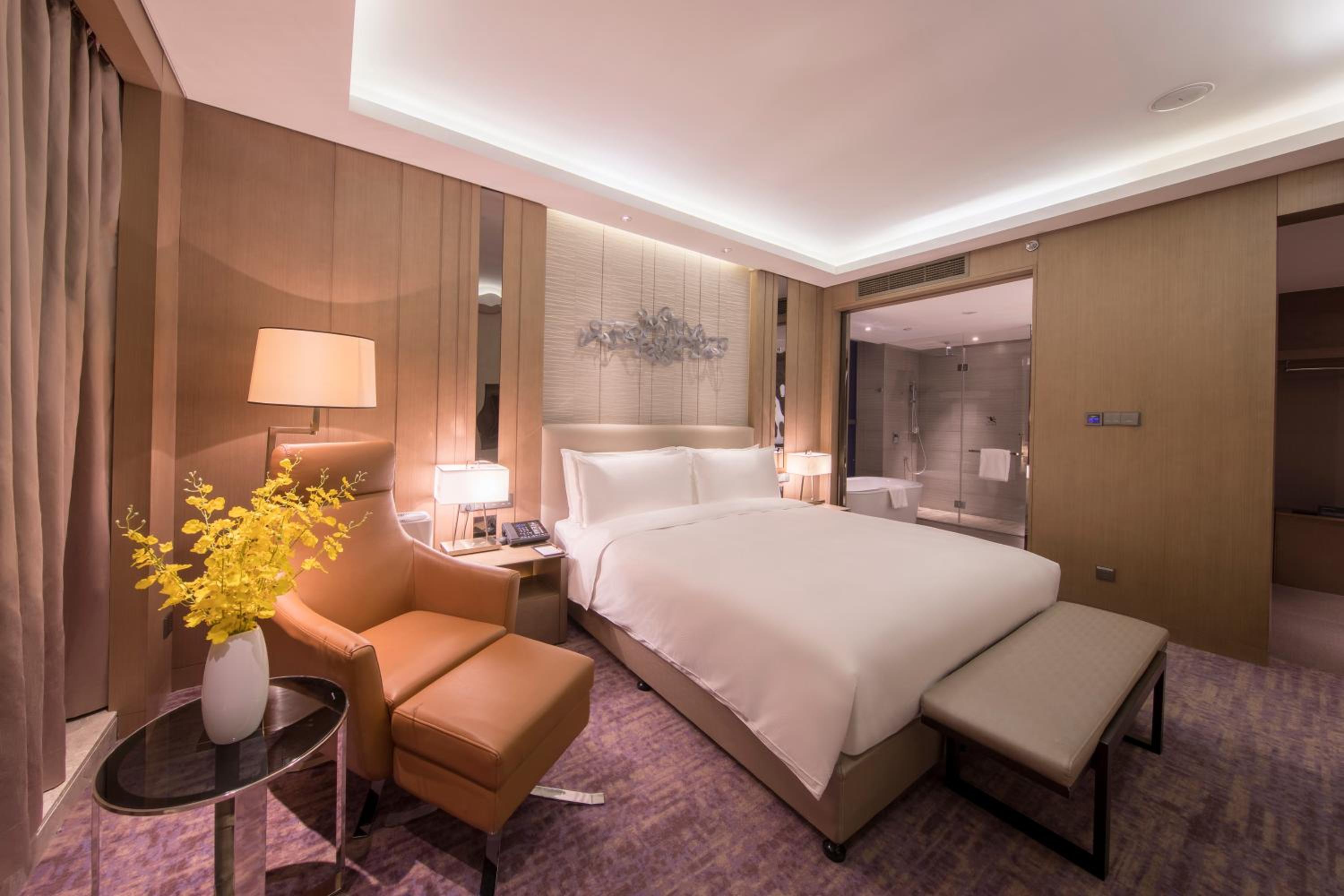 Deluxe Suite photo 2