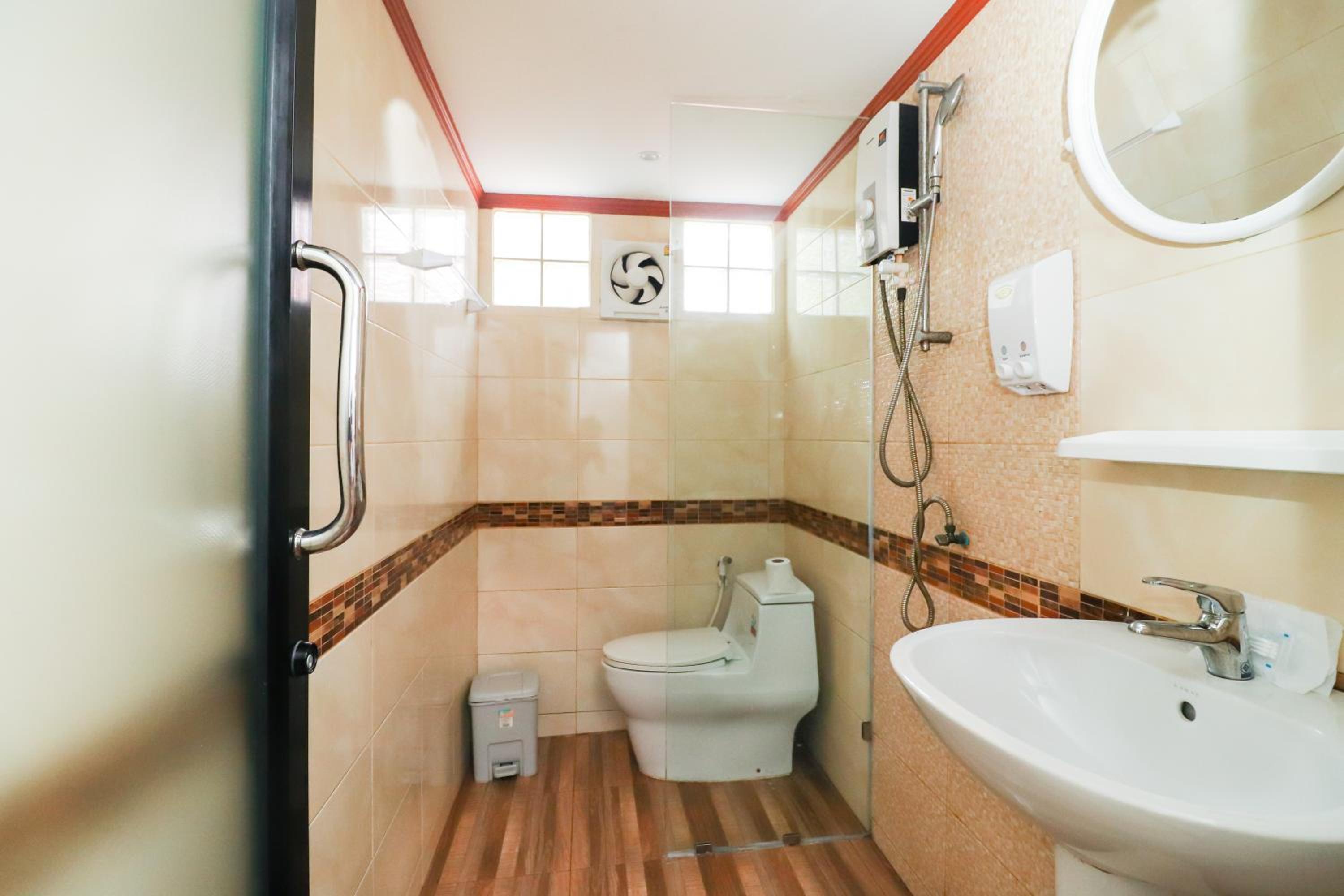 Quadruple Room - Photo 4
