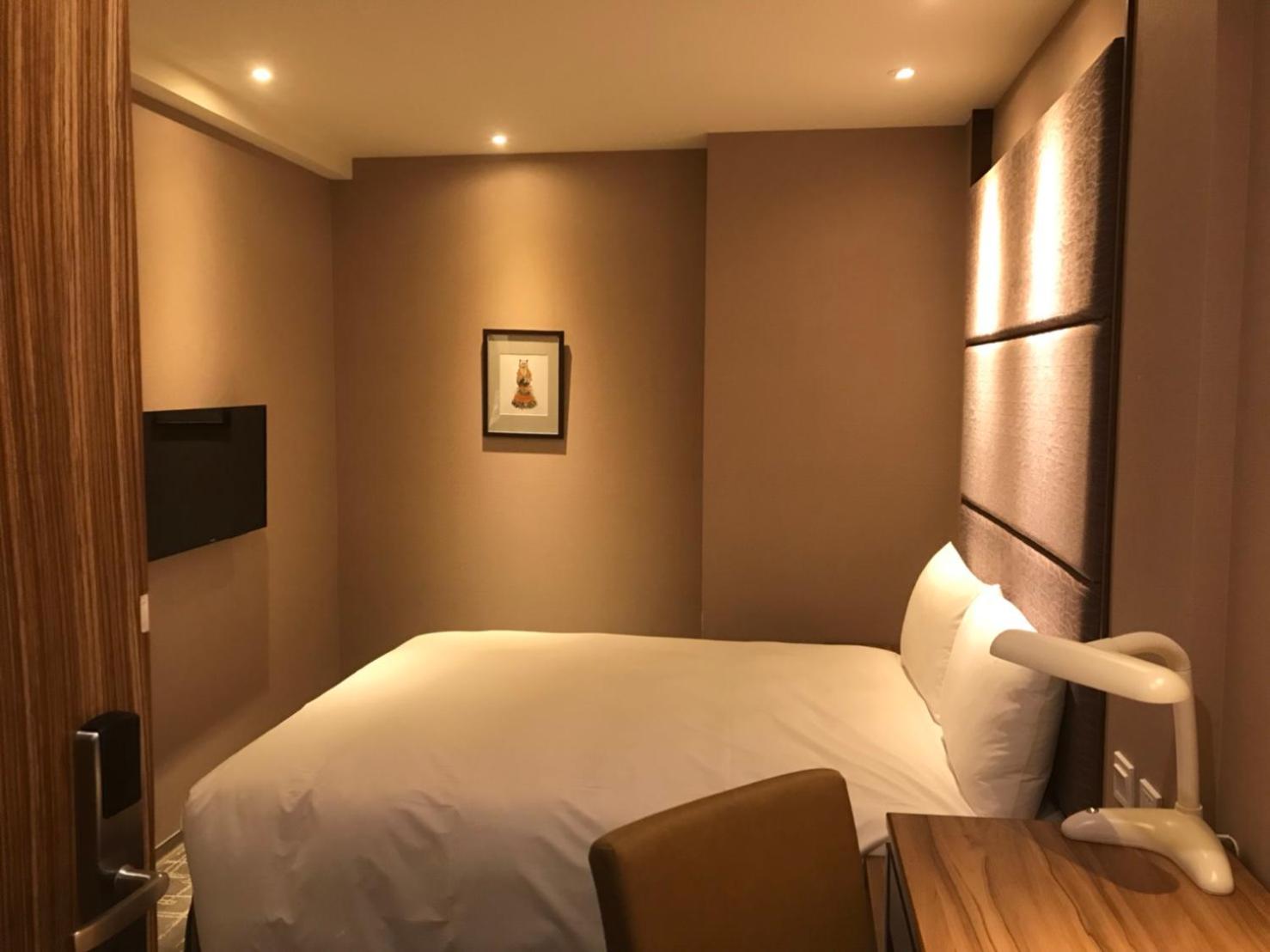 Standard Double Room with no Window