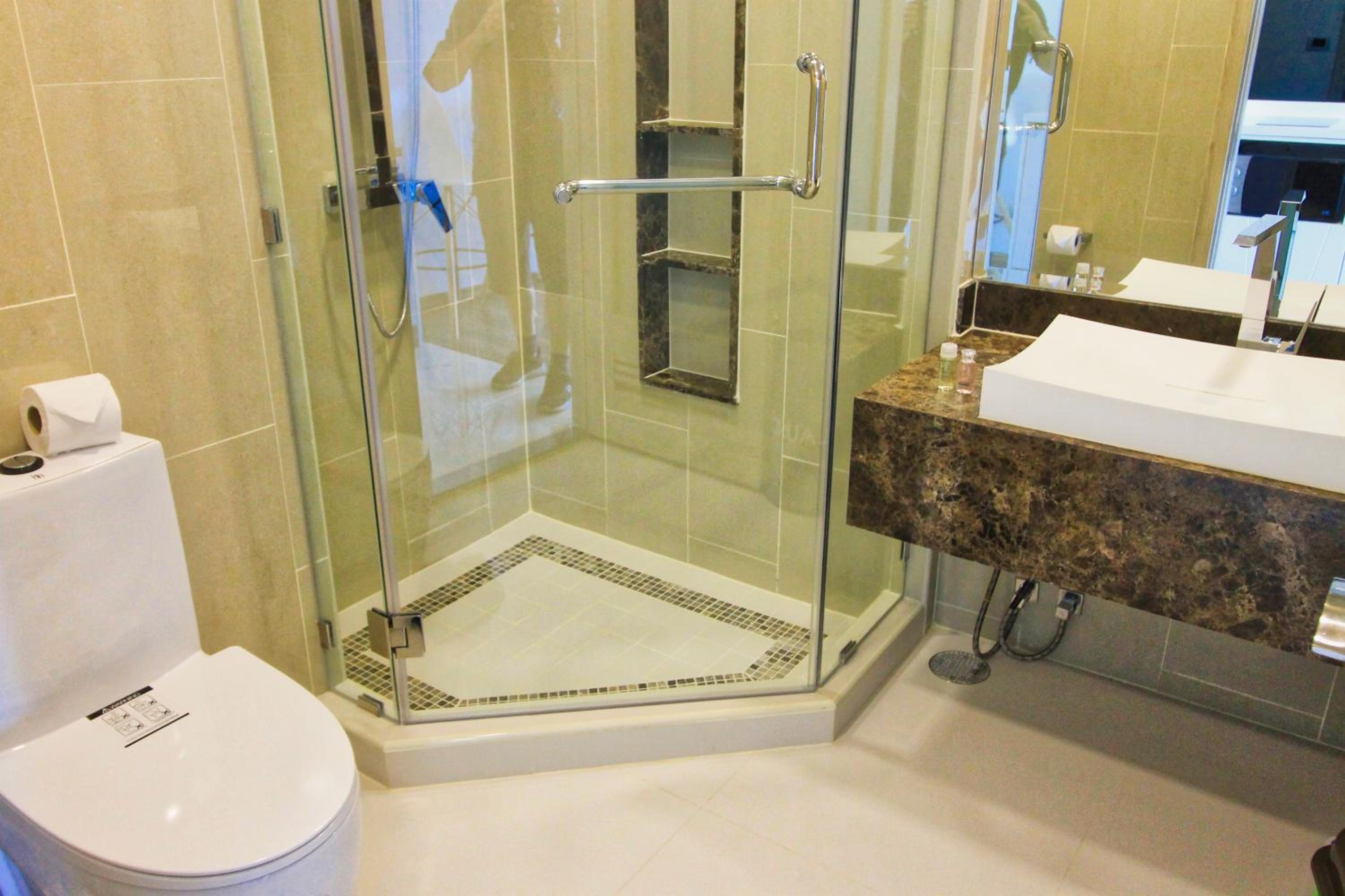 King Suite with Pool View photo 2