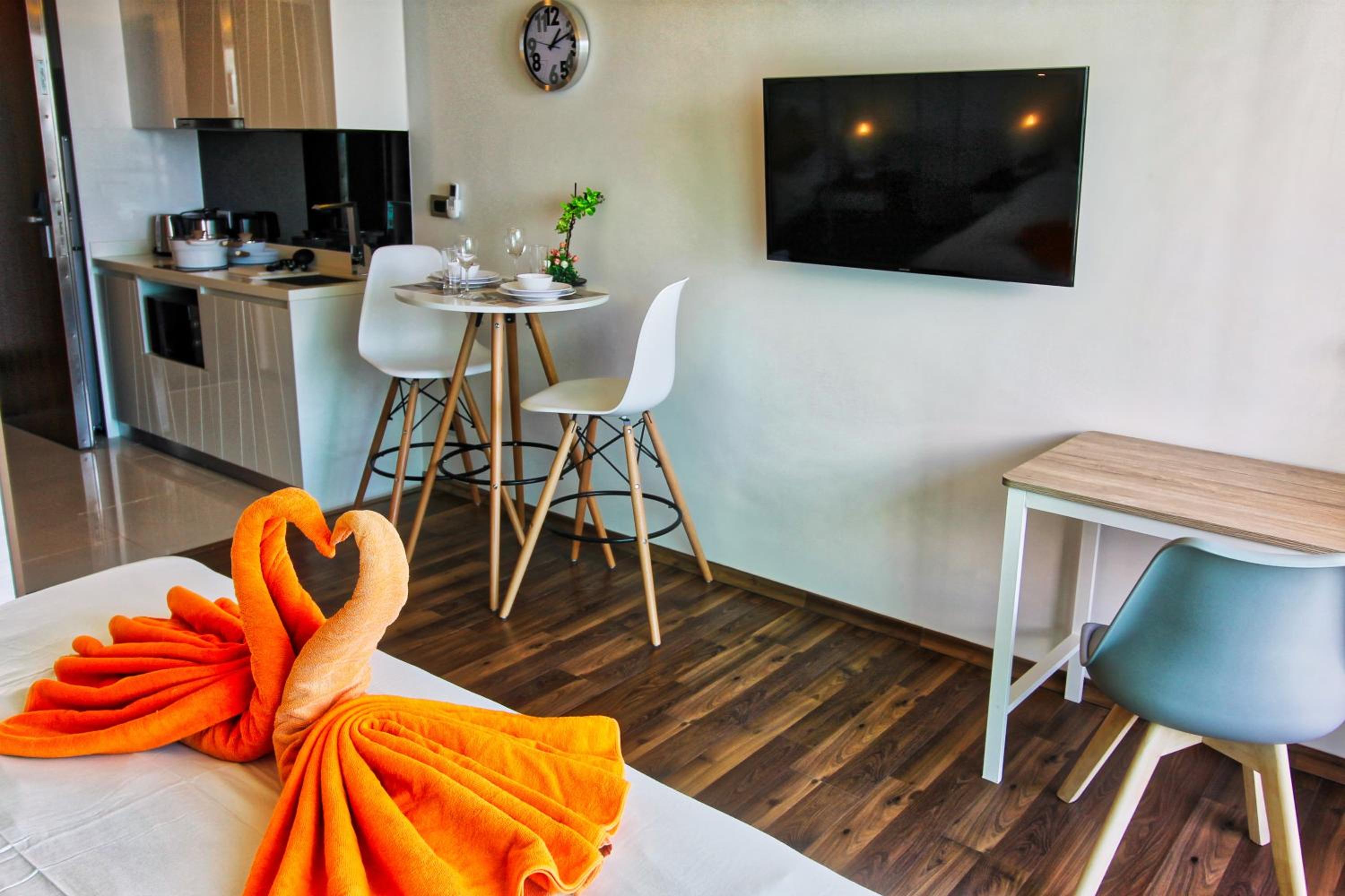 King Suite with Pool View photo 1
