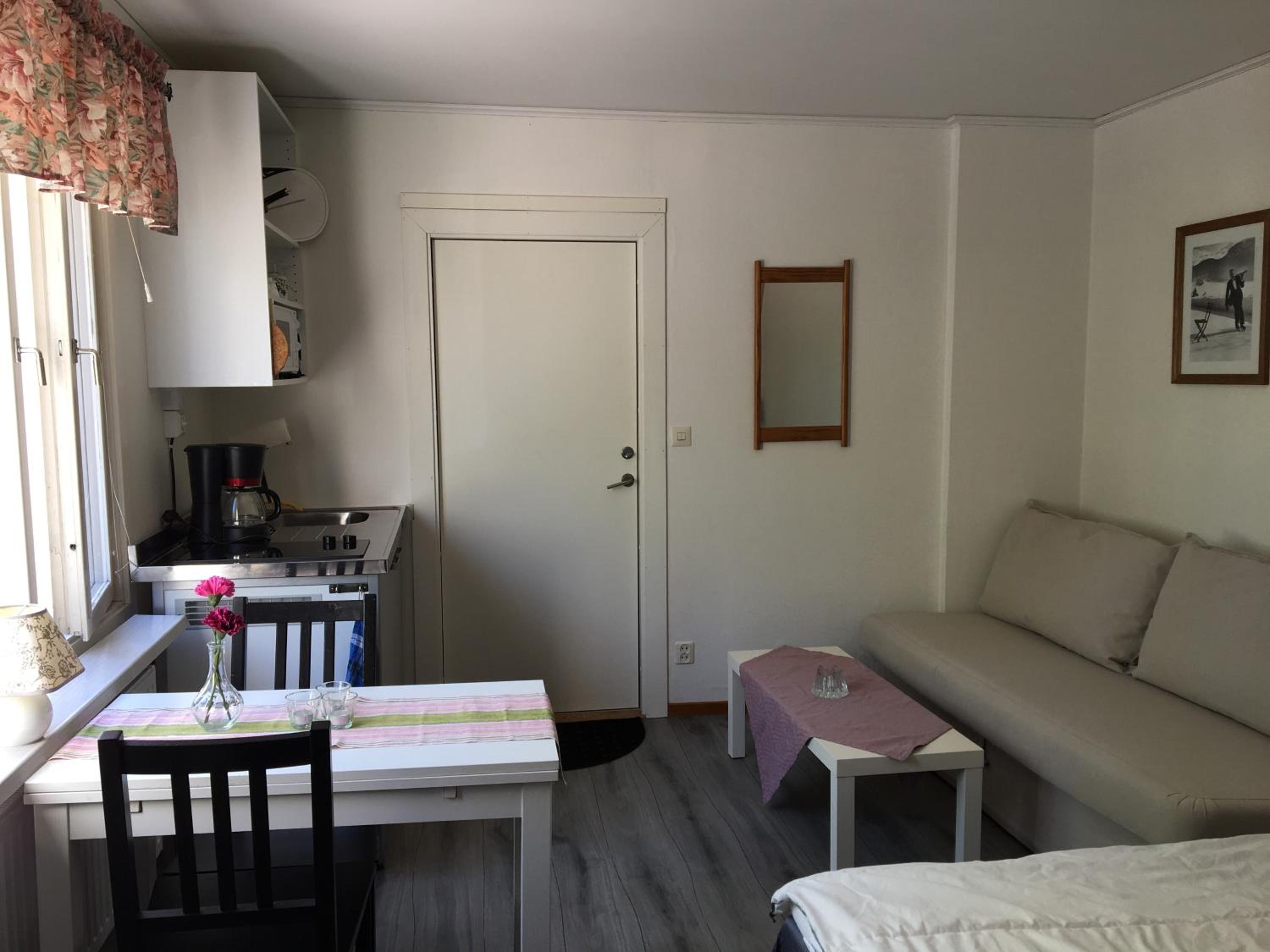 Studio with Private External Bathroom - Photo 2