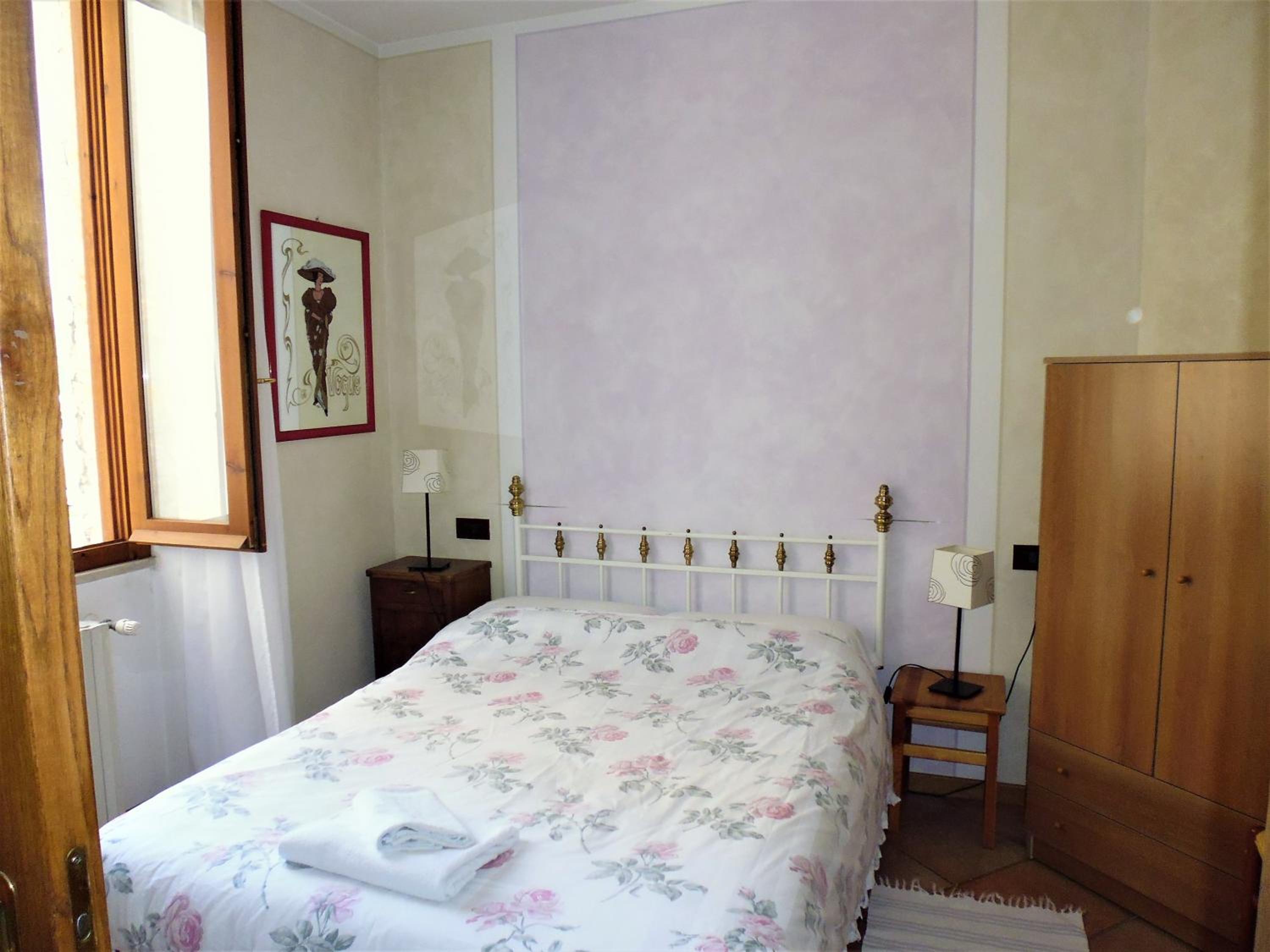 Single Room with Bathroom photo 2