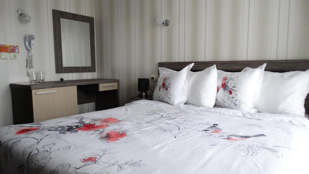 Double Room - Photo 7