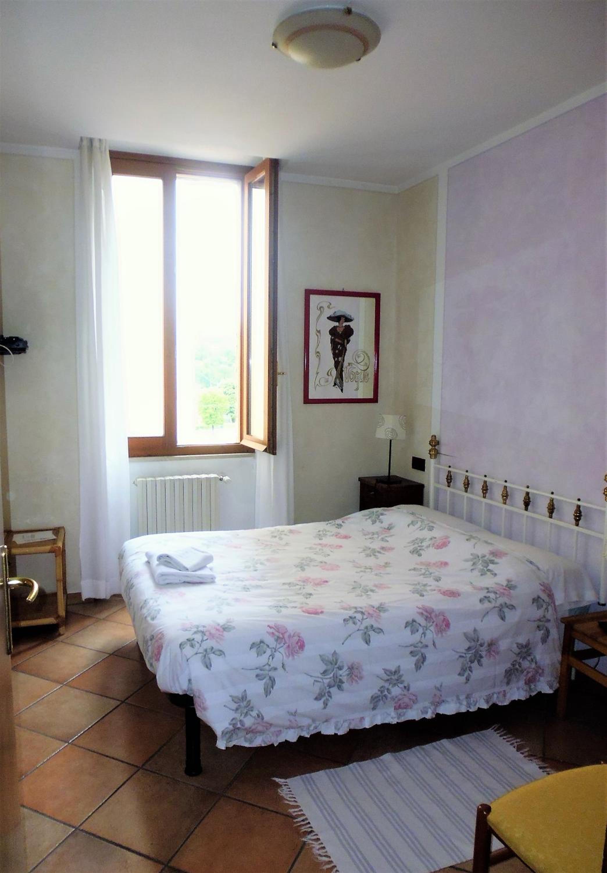 Single Room with Bathroom photo 1