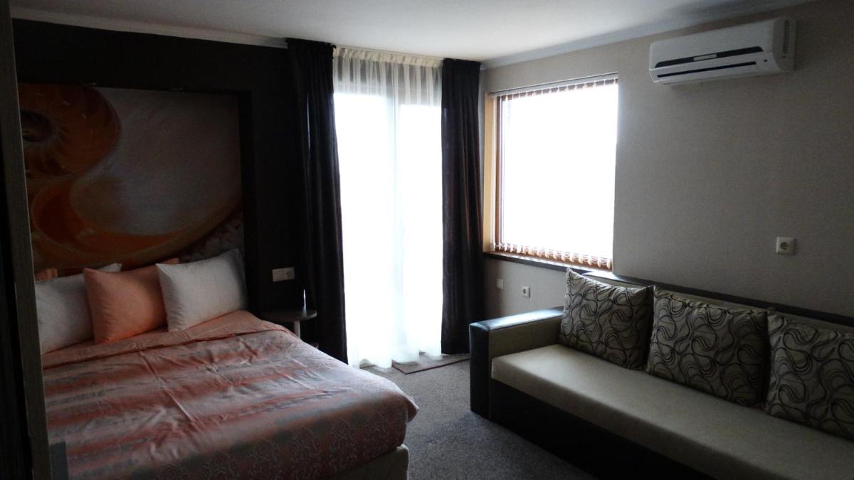 Standard Family Room - Photo 2