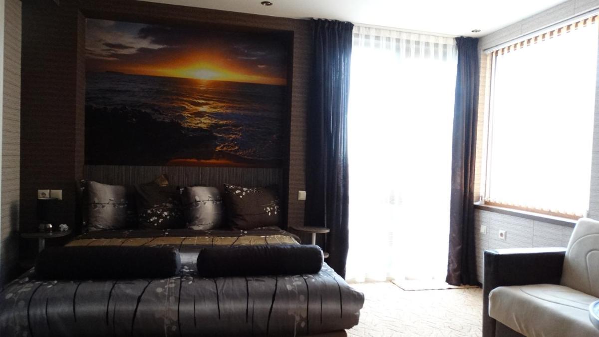 Standard Family Room - Photo 5