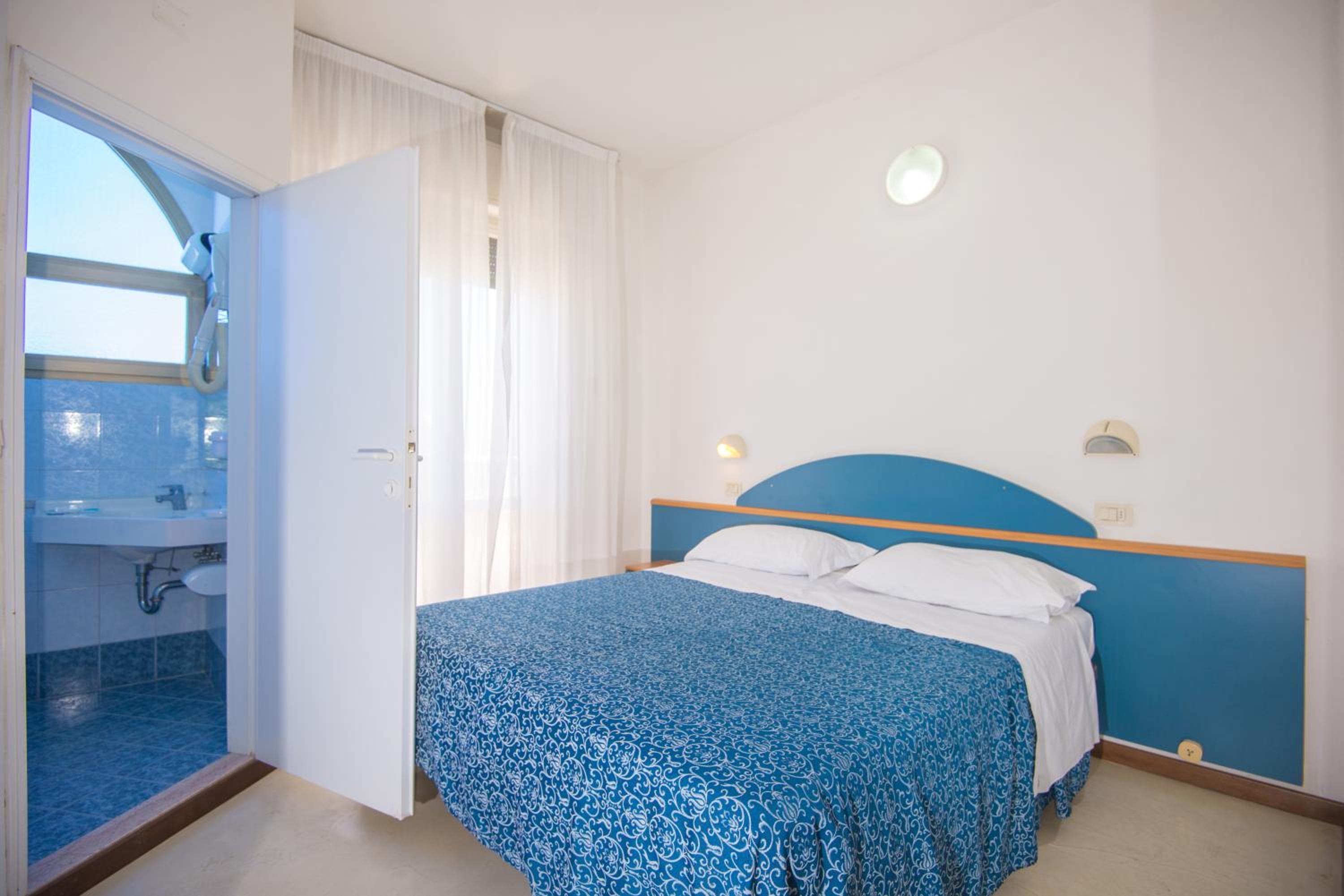 Double or Twin Room photo 3