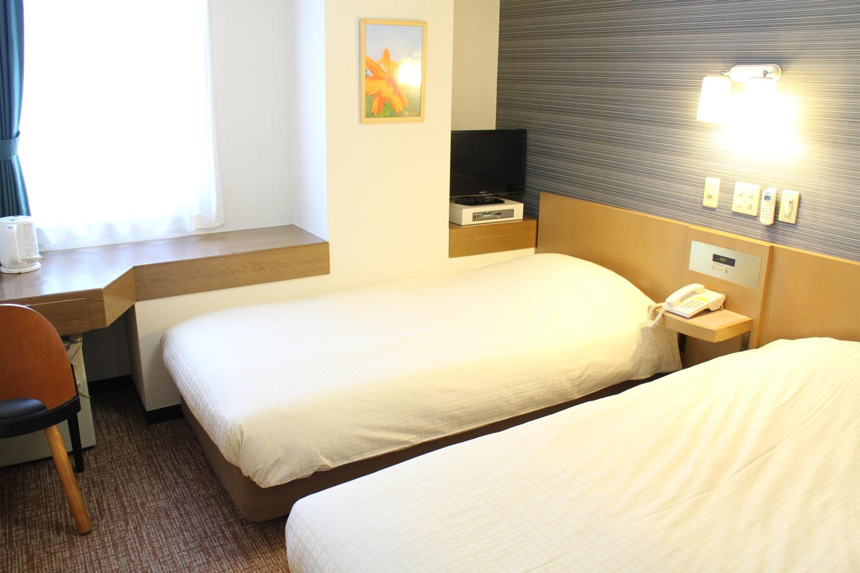 Standard Twin Room - Smoking - Photo 9