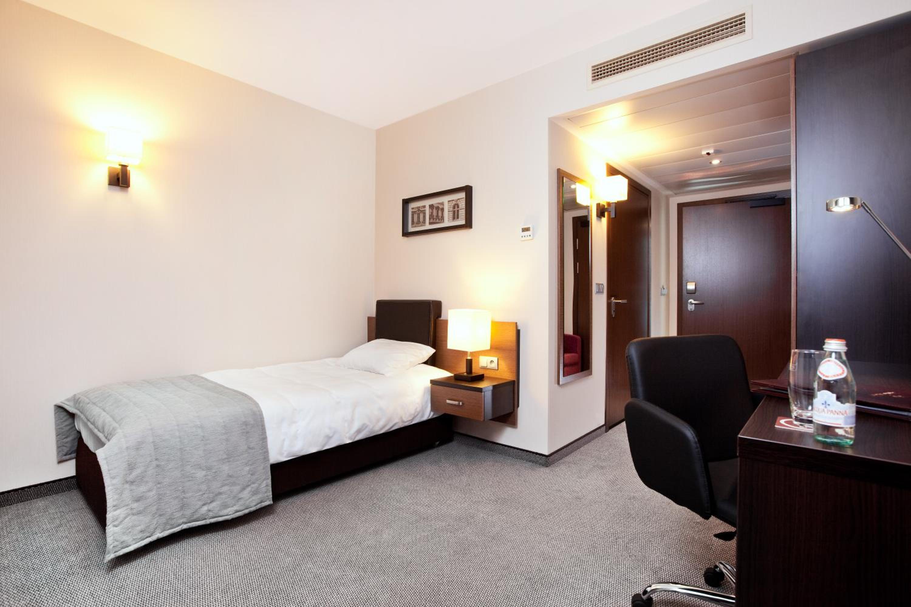 Single Room - Photo 1