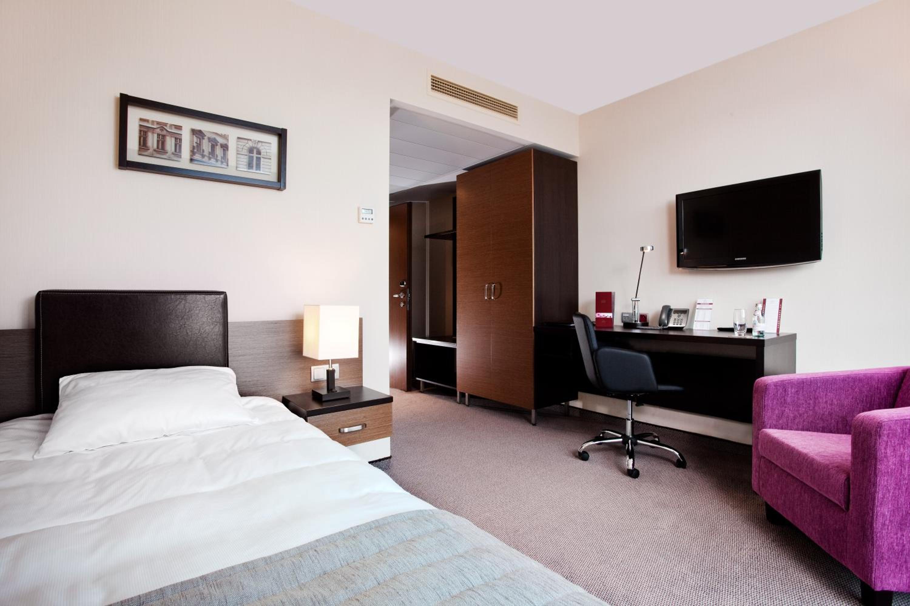 Single Room - Photo 2