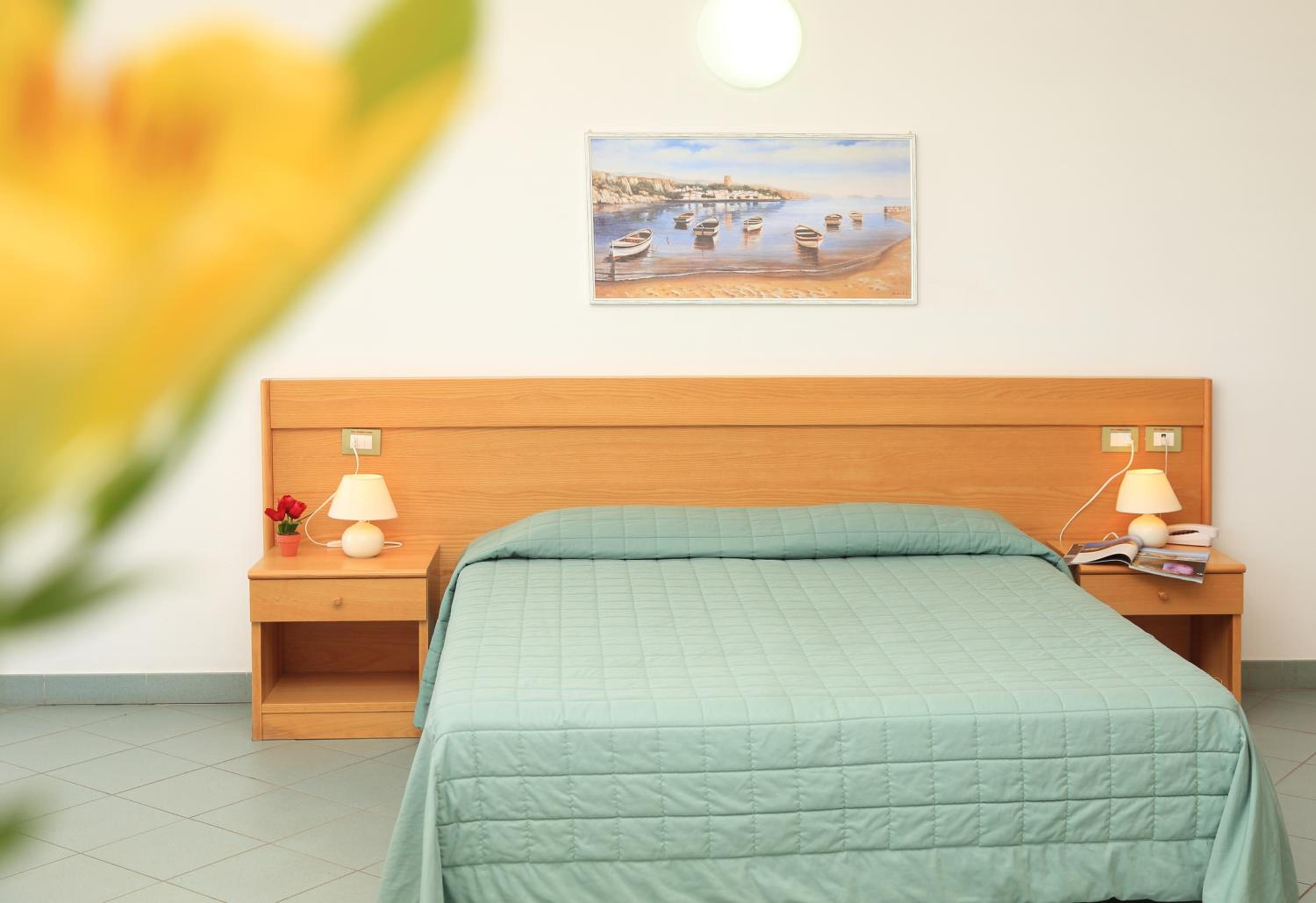 Double Room with Balcony - Photo 3