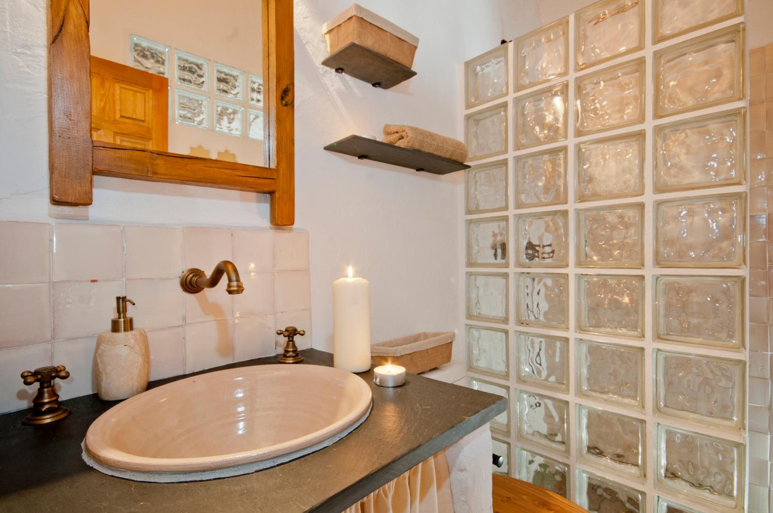 Superior One-Bedroom Apartment - Photo 13