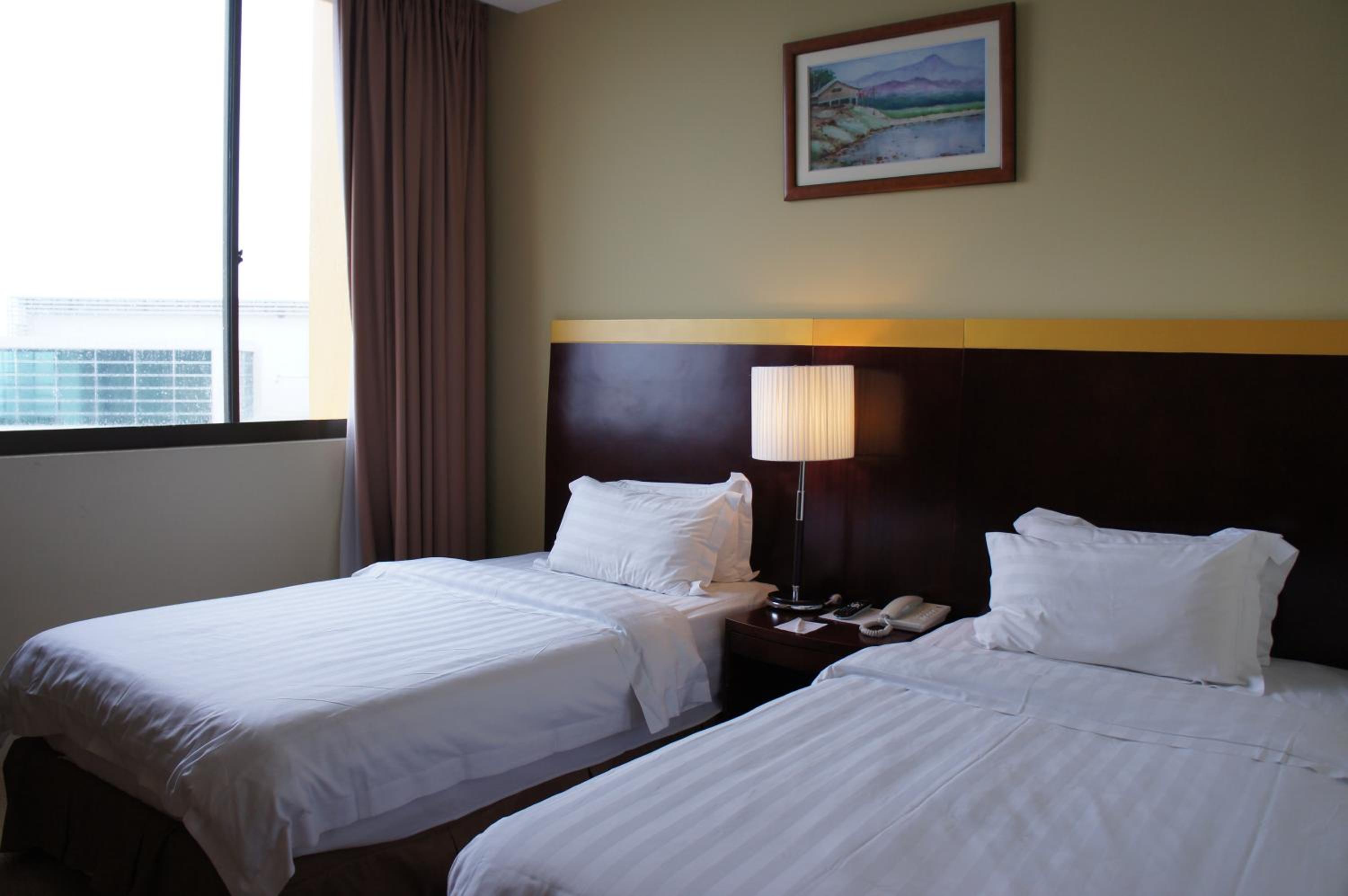 Standard Twin Room - Photo 2
