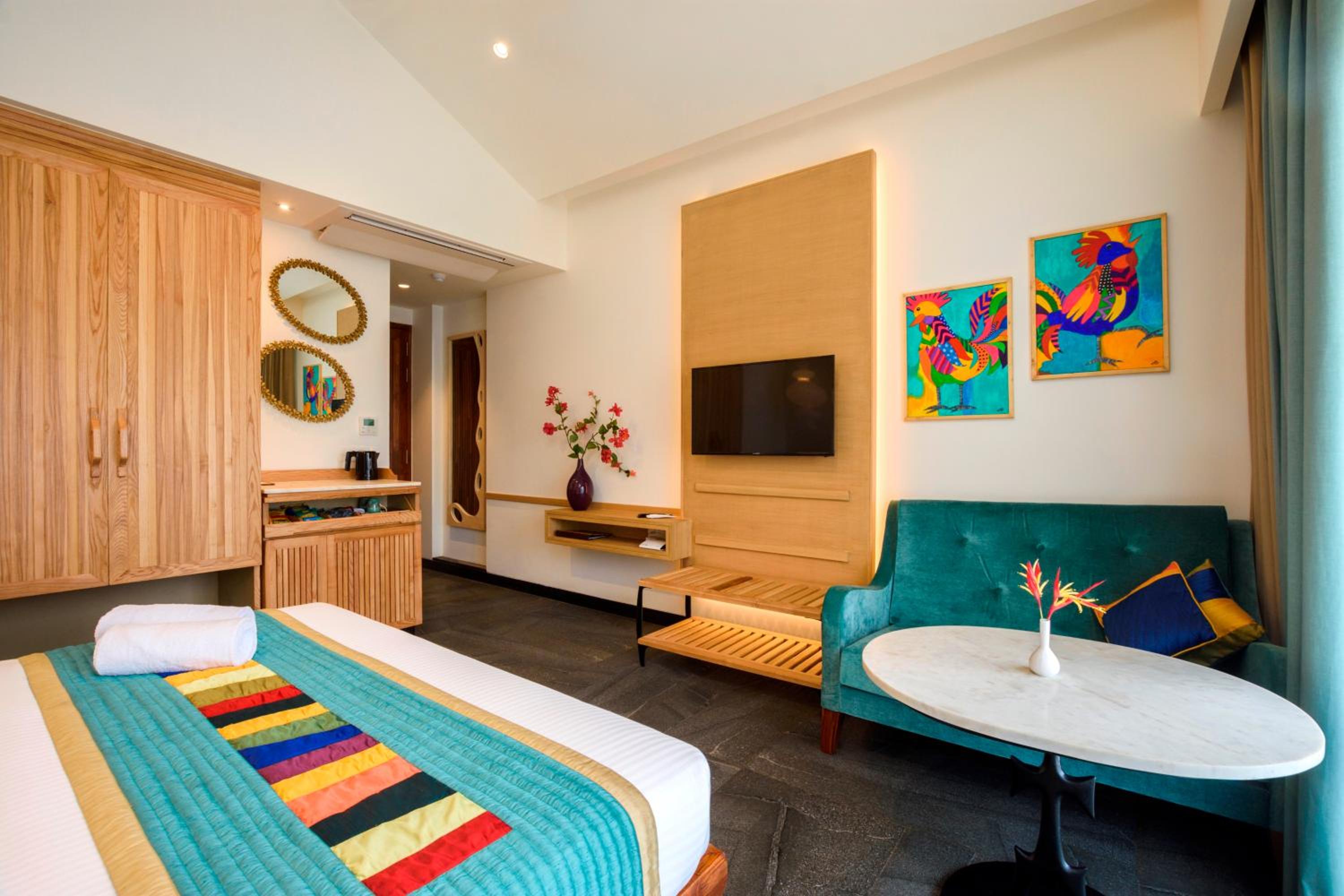 Superior Double Room with Pool View -  15% Food & Soft Beverages discount on A-la-carte (till 30th Sep) - Photo 8