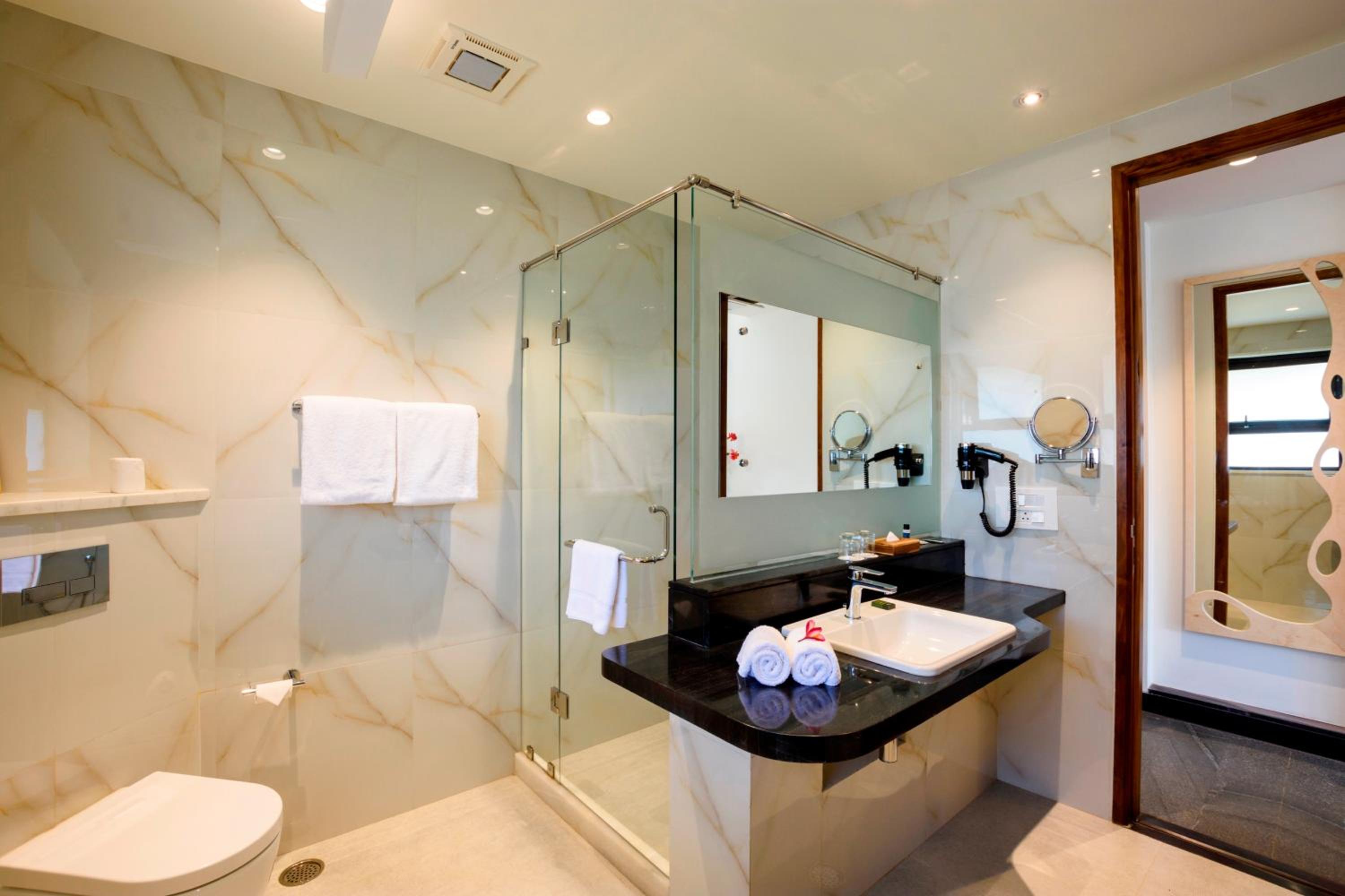 Superior Double Room with Pool View -  15% Food & Soft Beverages discount on A-la-carte (till 30th Sep) - Photo 4
