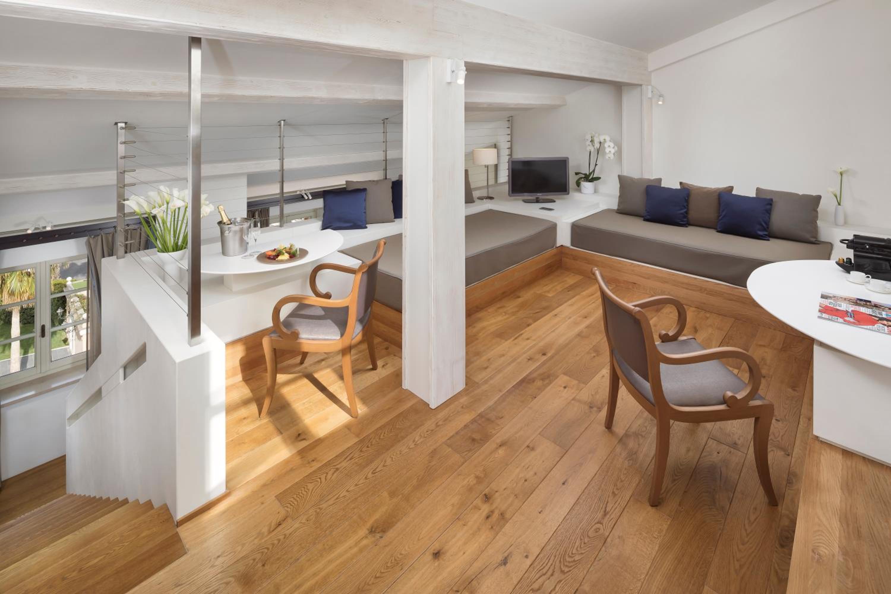 Attic Junior Suite with Spa Access photo 2