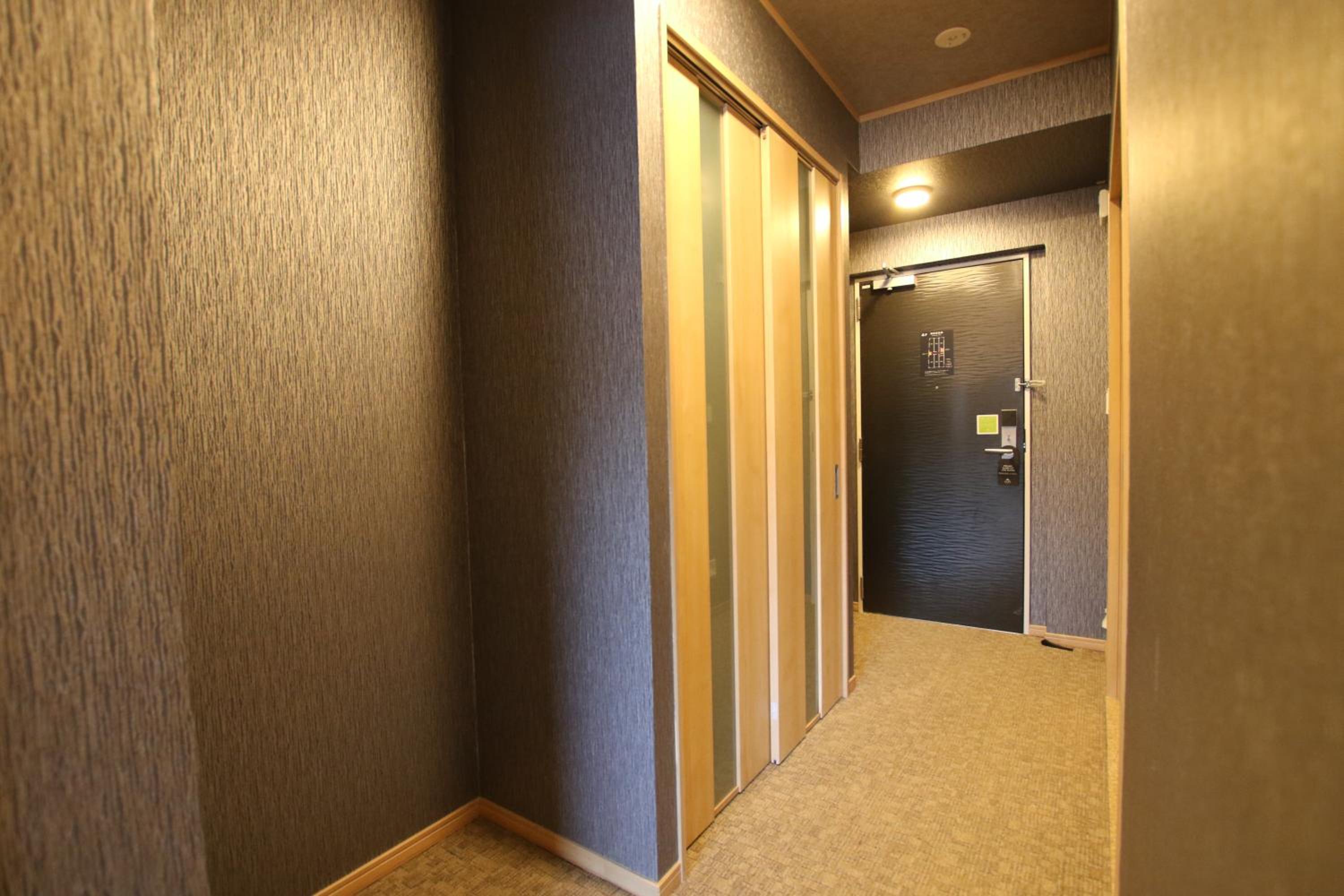Superior Double Room with City View thumbnail 6