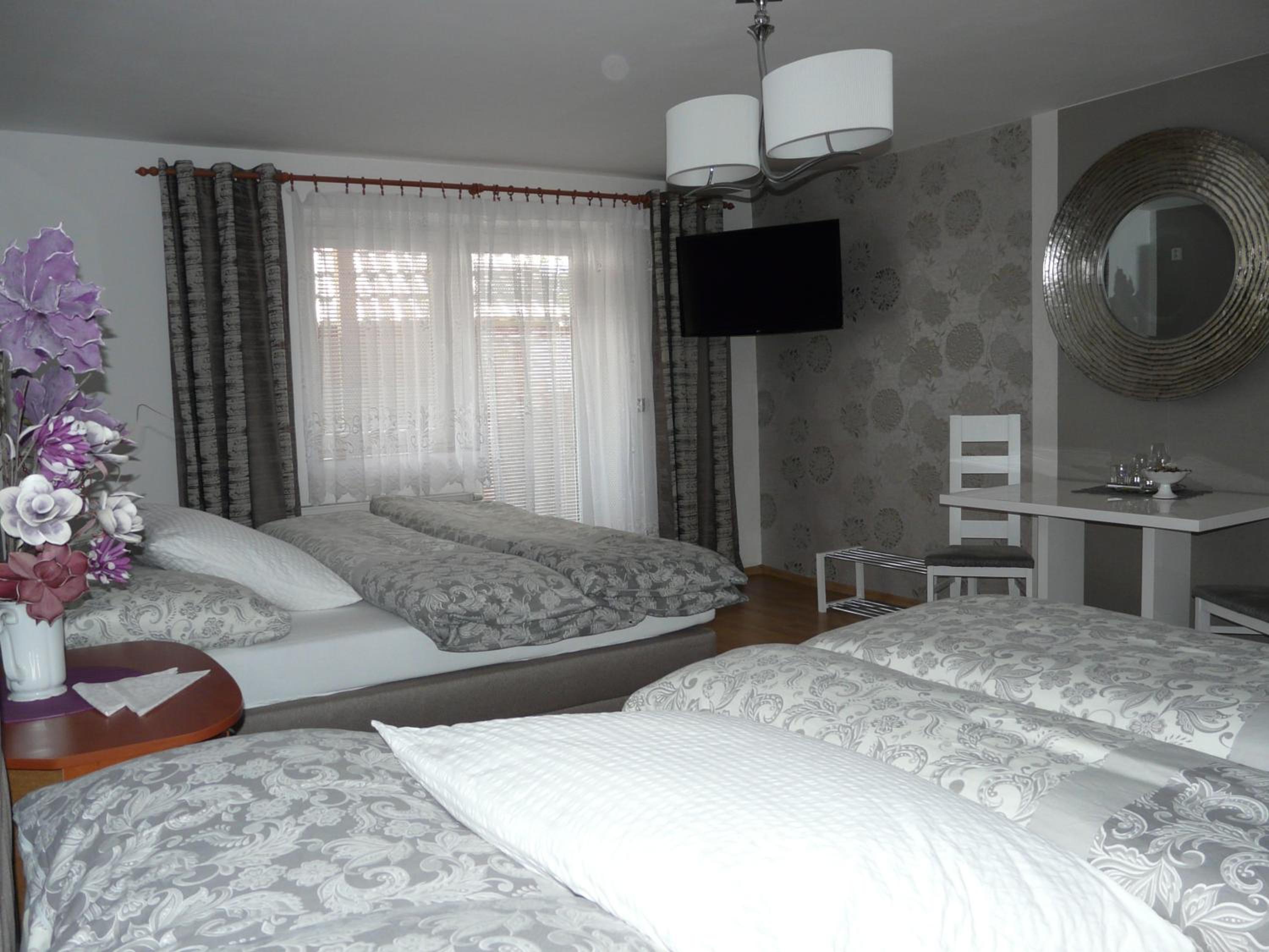 Deluxe Twin Room - Photo 2