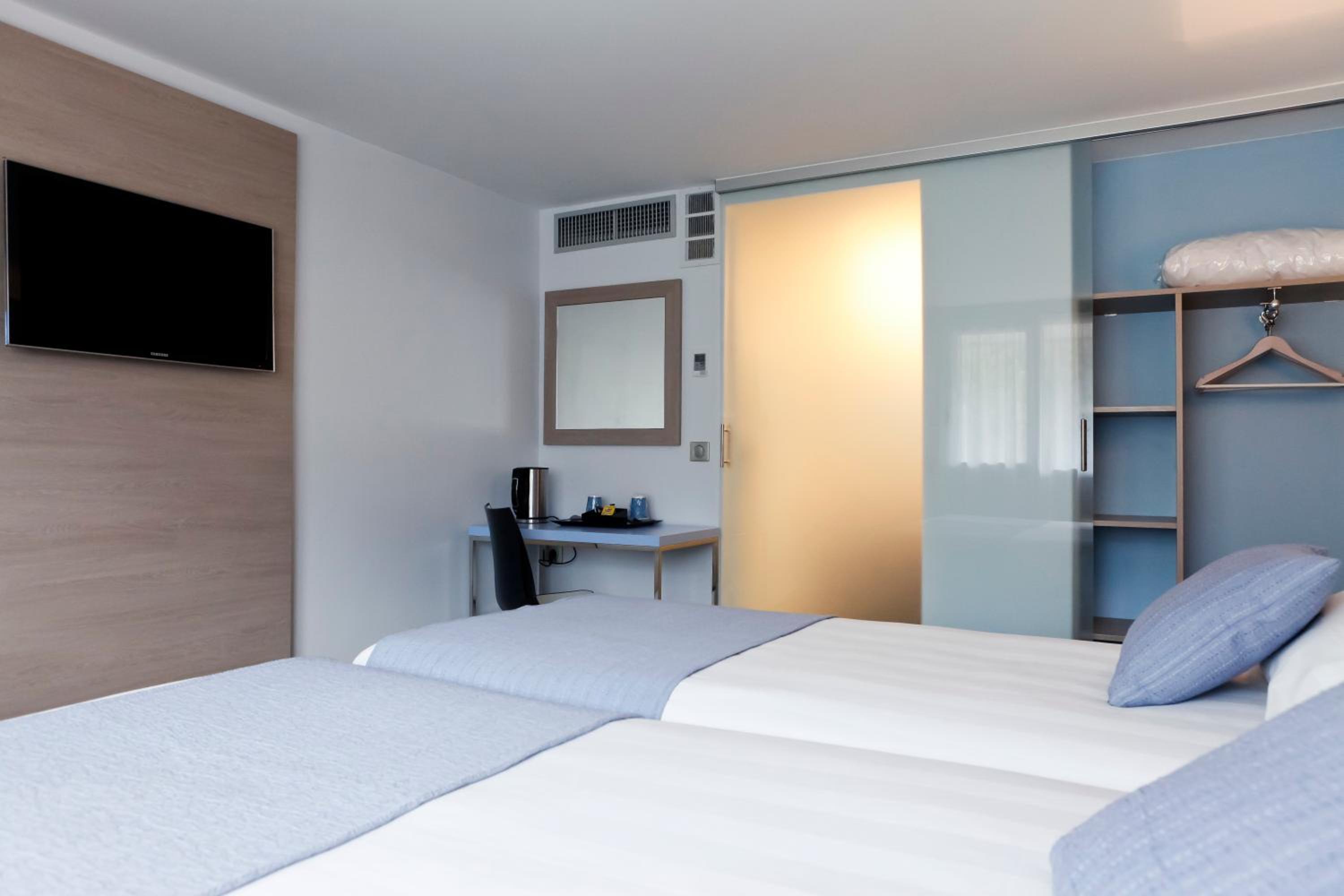 Twin Room - Photo 4