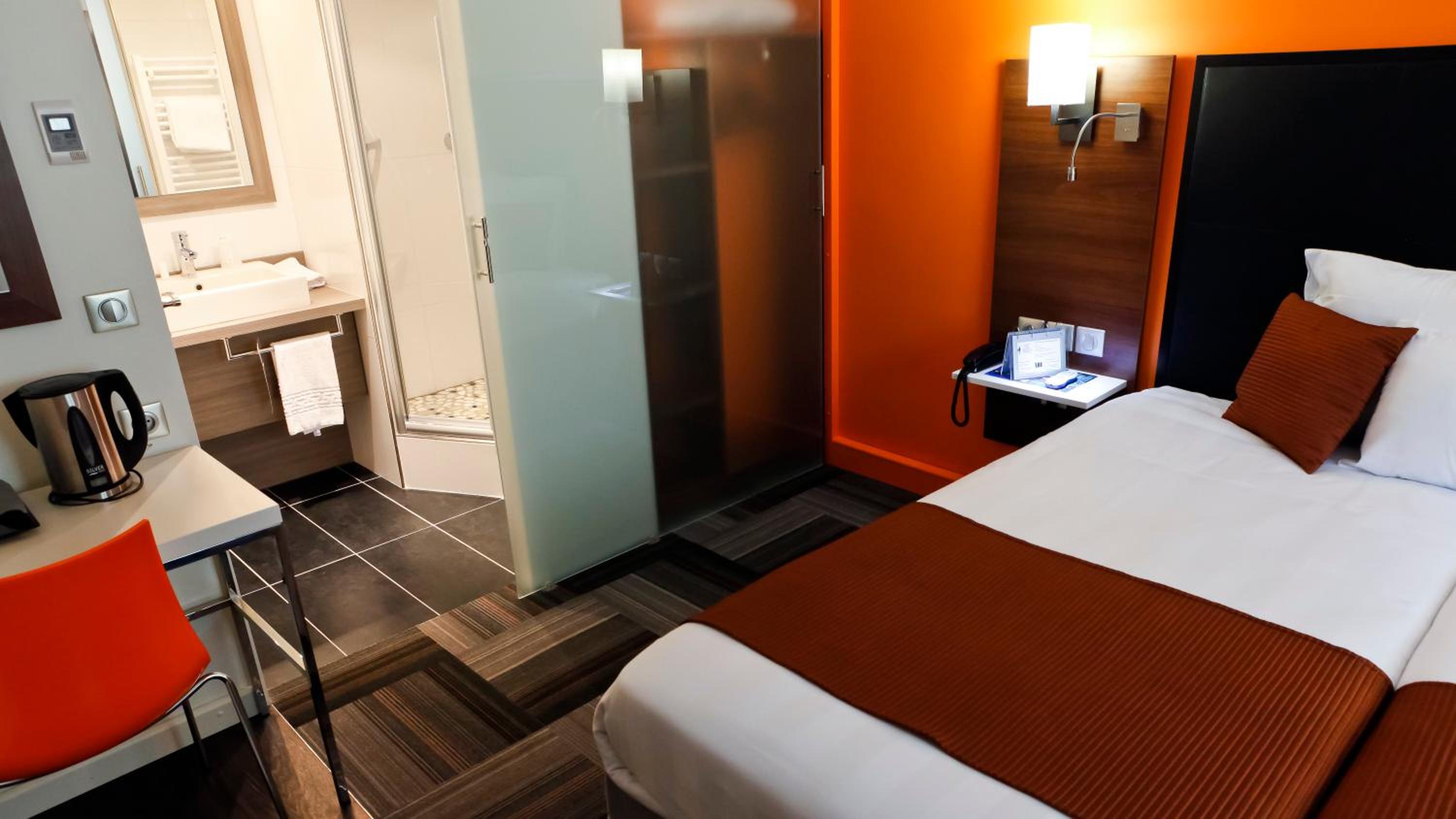 Twin Room - Photo 2