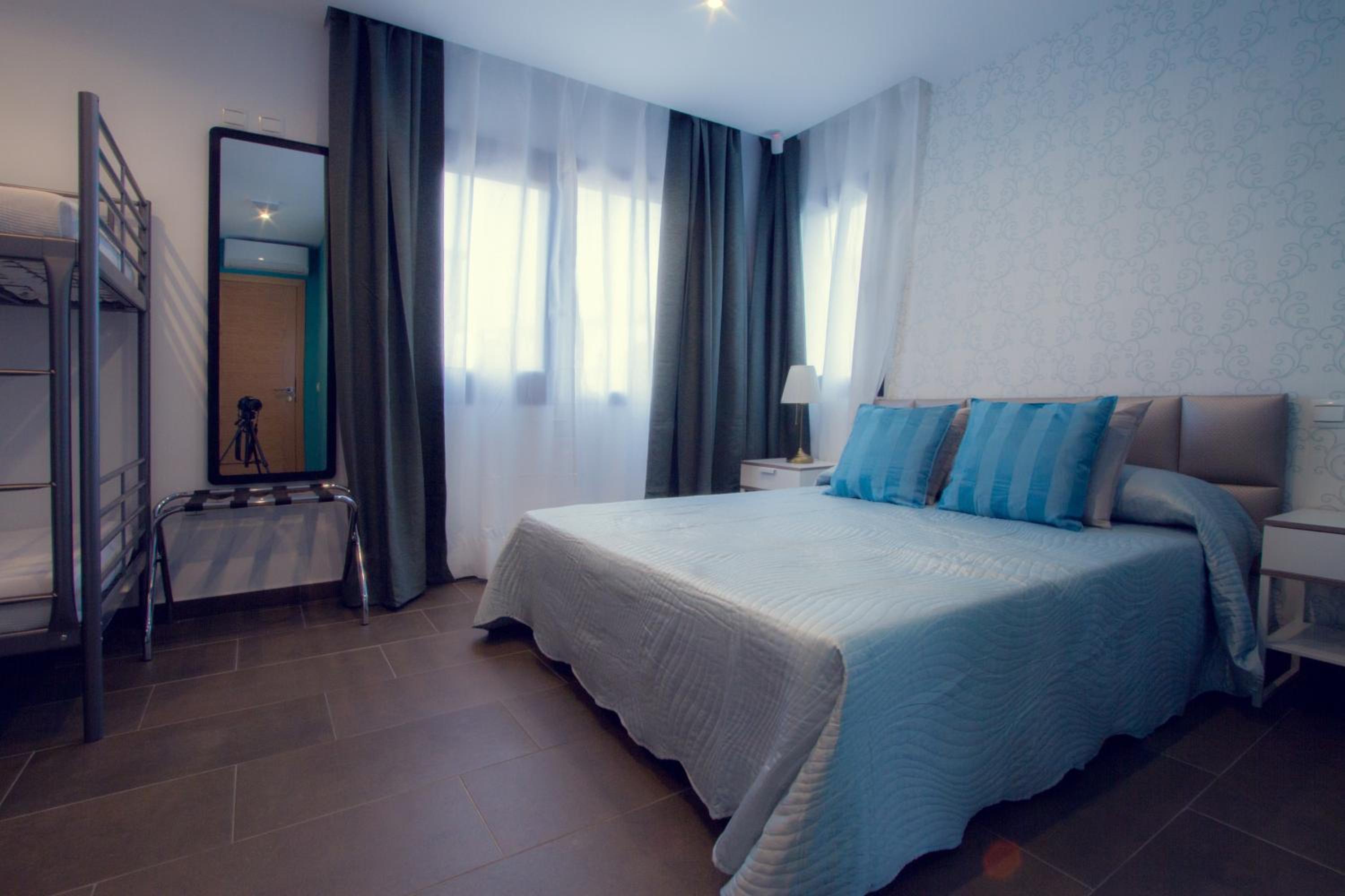 Habitación Familiar con Vista a la Montaña