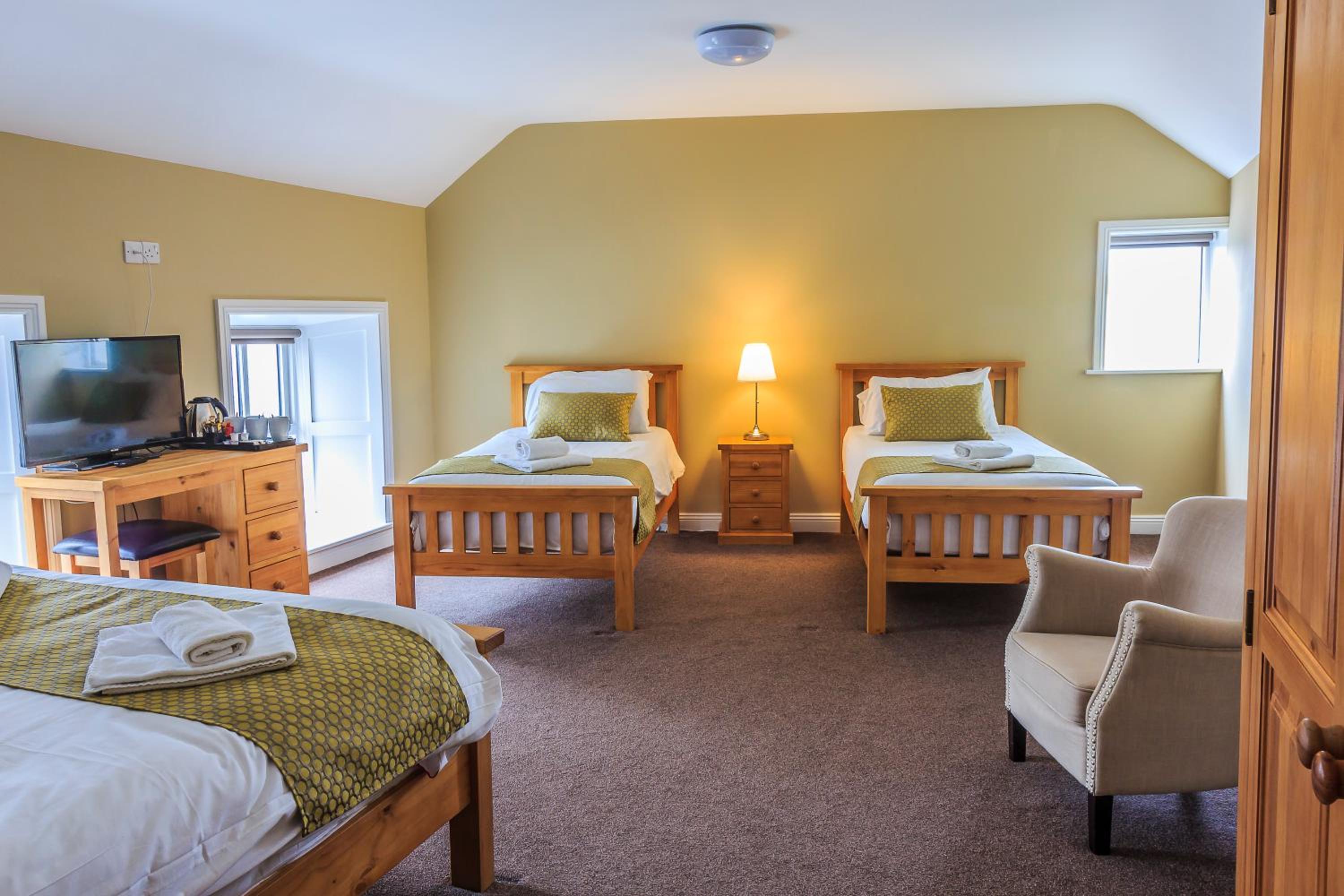 Deluxe Family Room - Photo 4