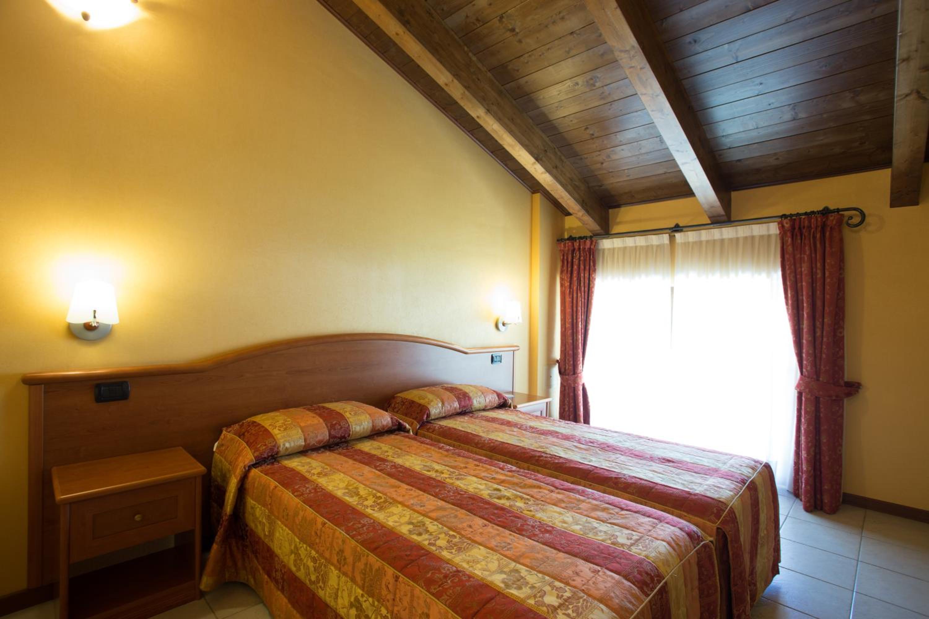 Standard Double Room - Photo 7