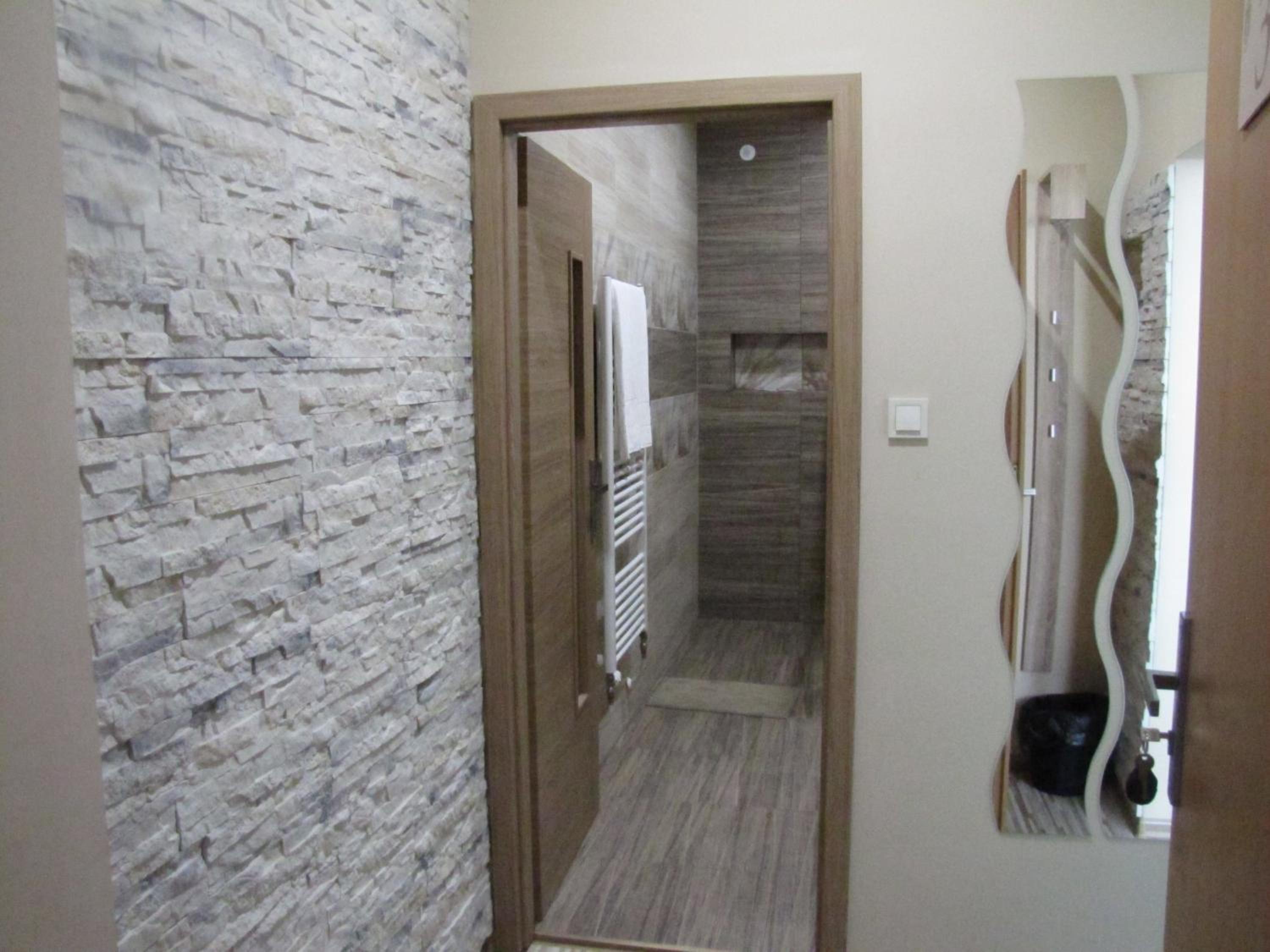 Deluxe Double Room with Shower - Photo 5