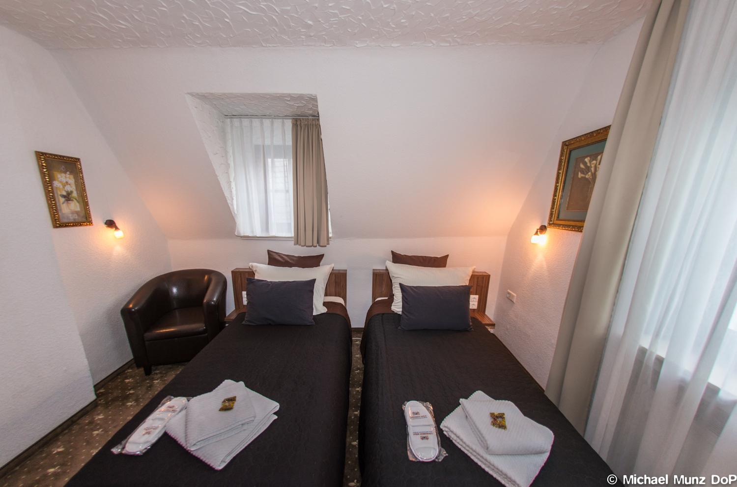 Double Room - Photo 7