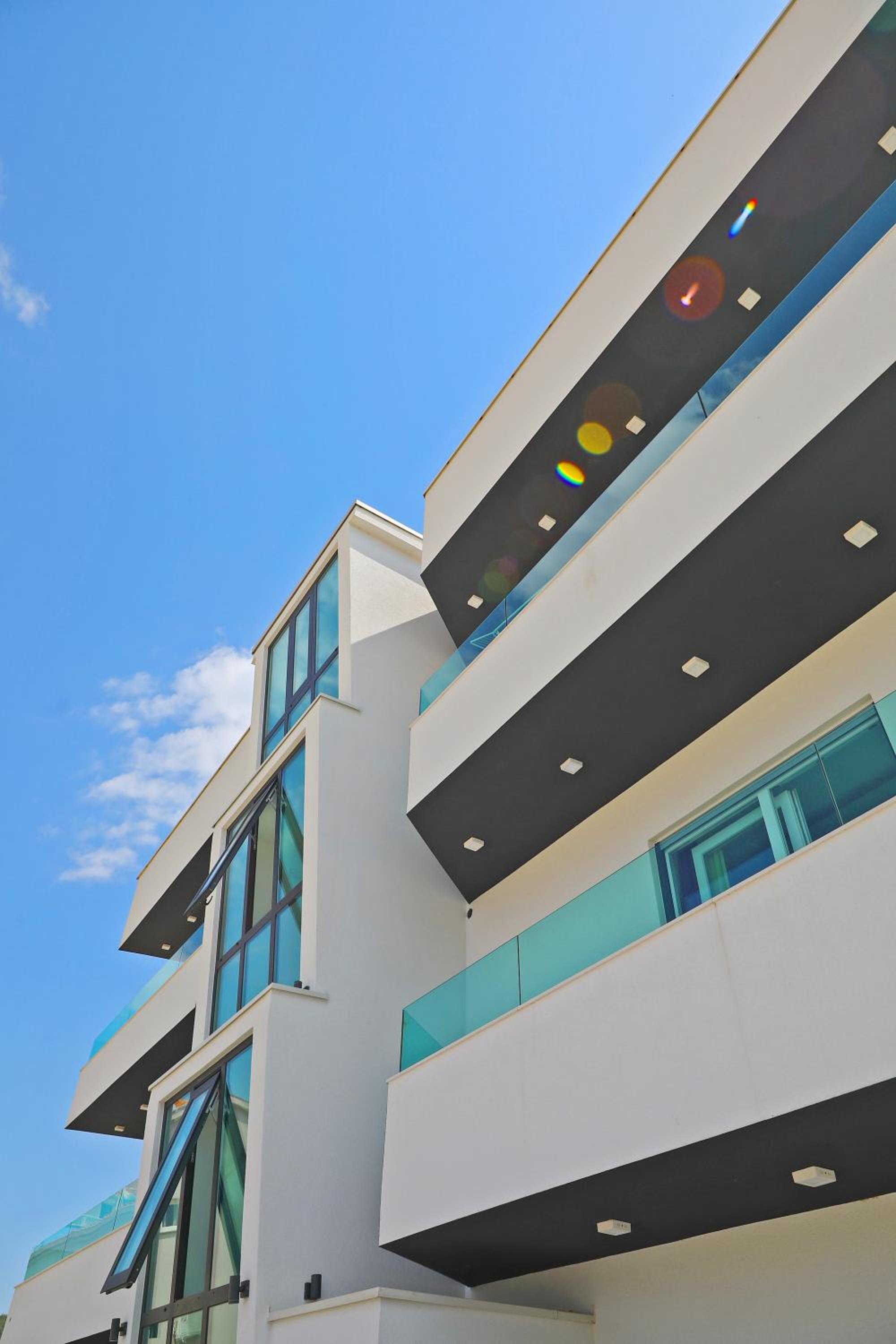 Two-Bedroom Apartment with Pool View photo 2