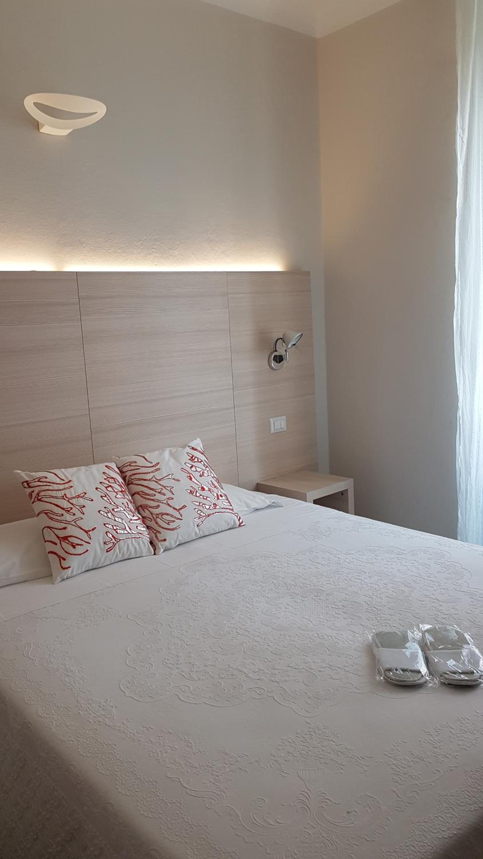 Standard Double or Twin Room with Garden View - Photo 1