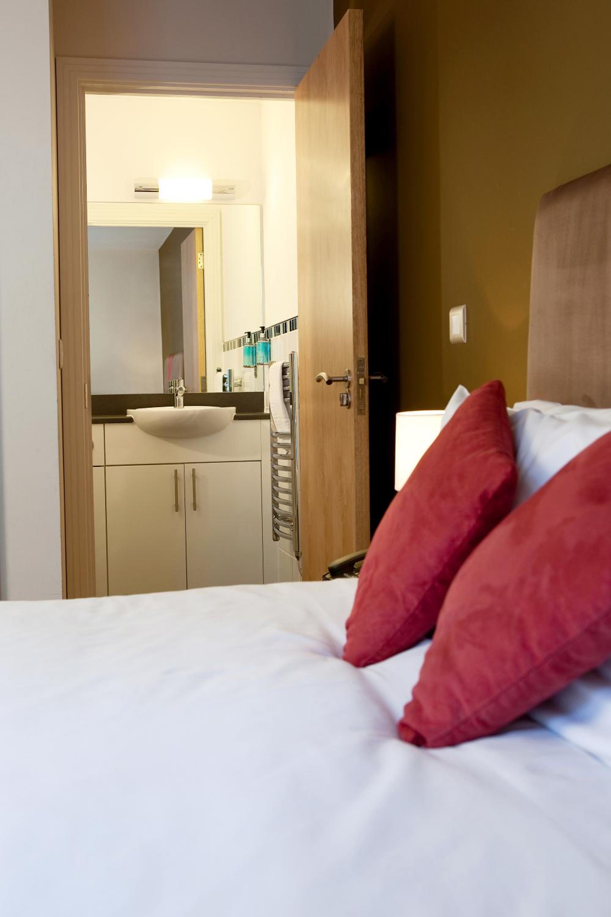Two-Bedroom Suite - Photo 14
