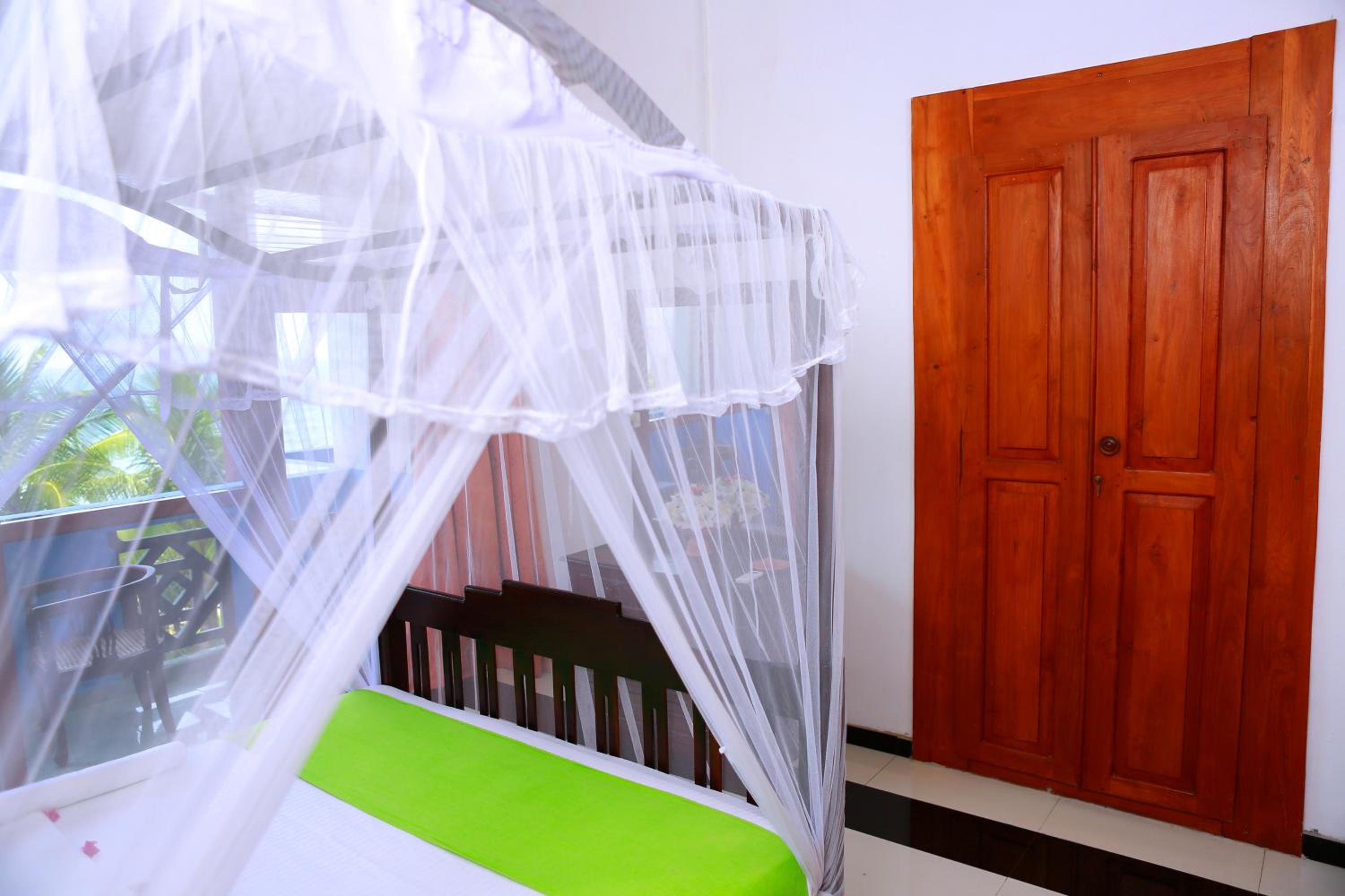 Deluxe Double Room with Balcony and Sea View photo 2