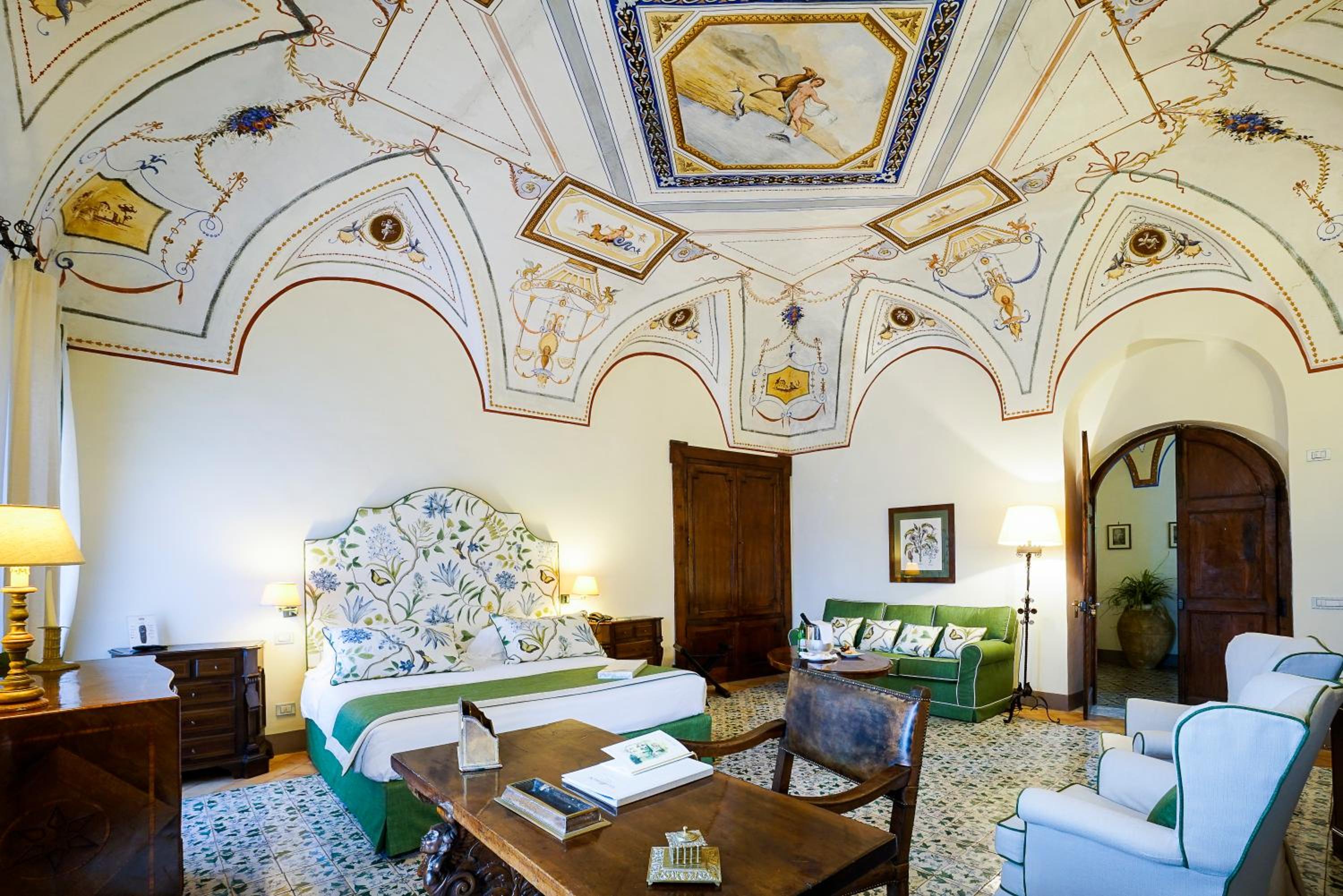 Suite with Frescoes Ceiling and Sea View