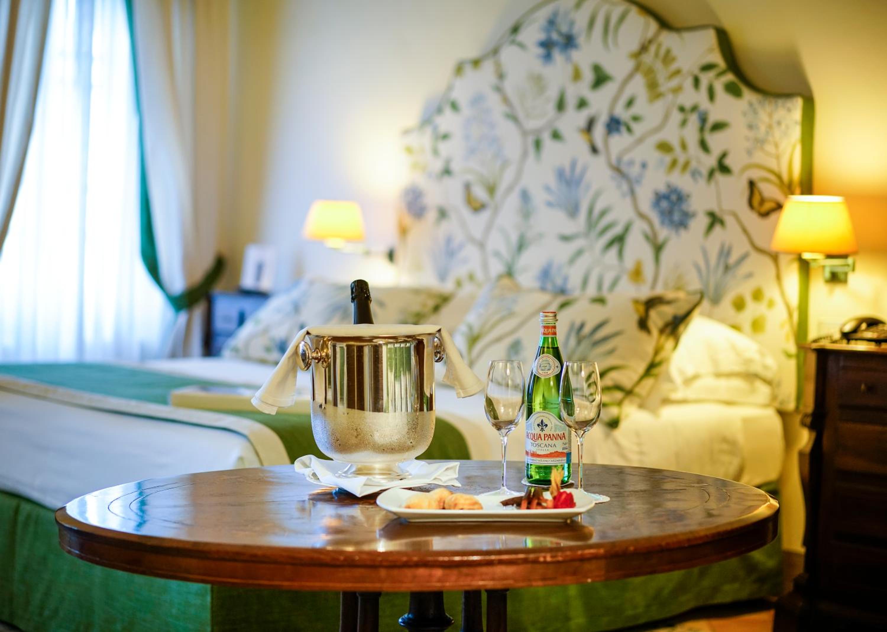 Suite with Frescoes Ceiling and Sea View photo 3
