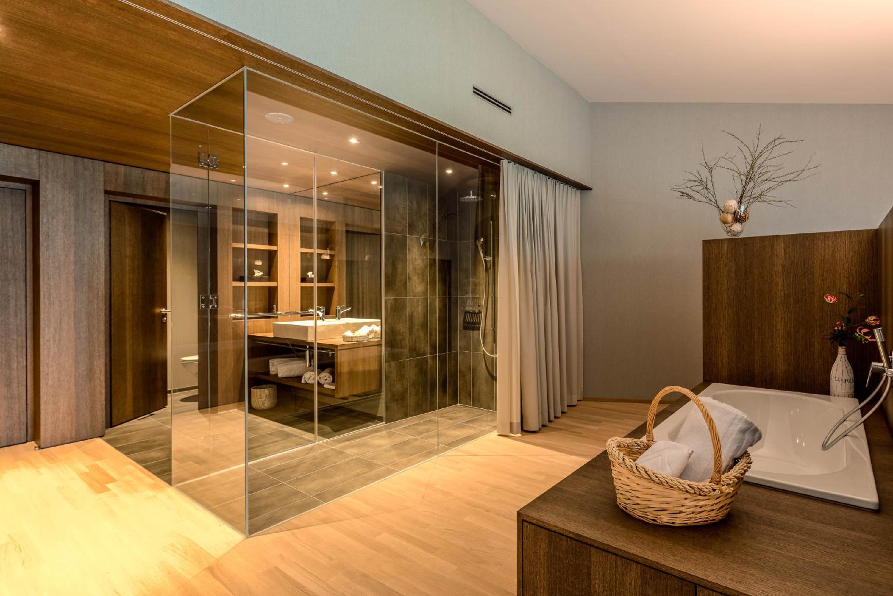 Deluxe Double Room with Balcony - Photo 4
