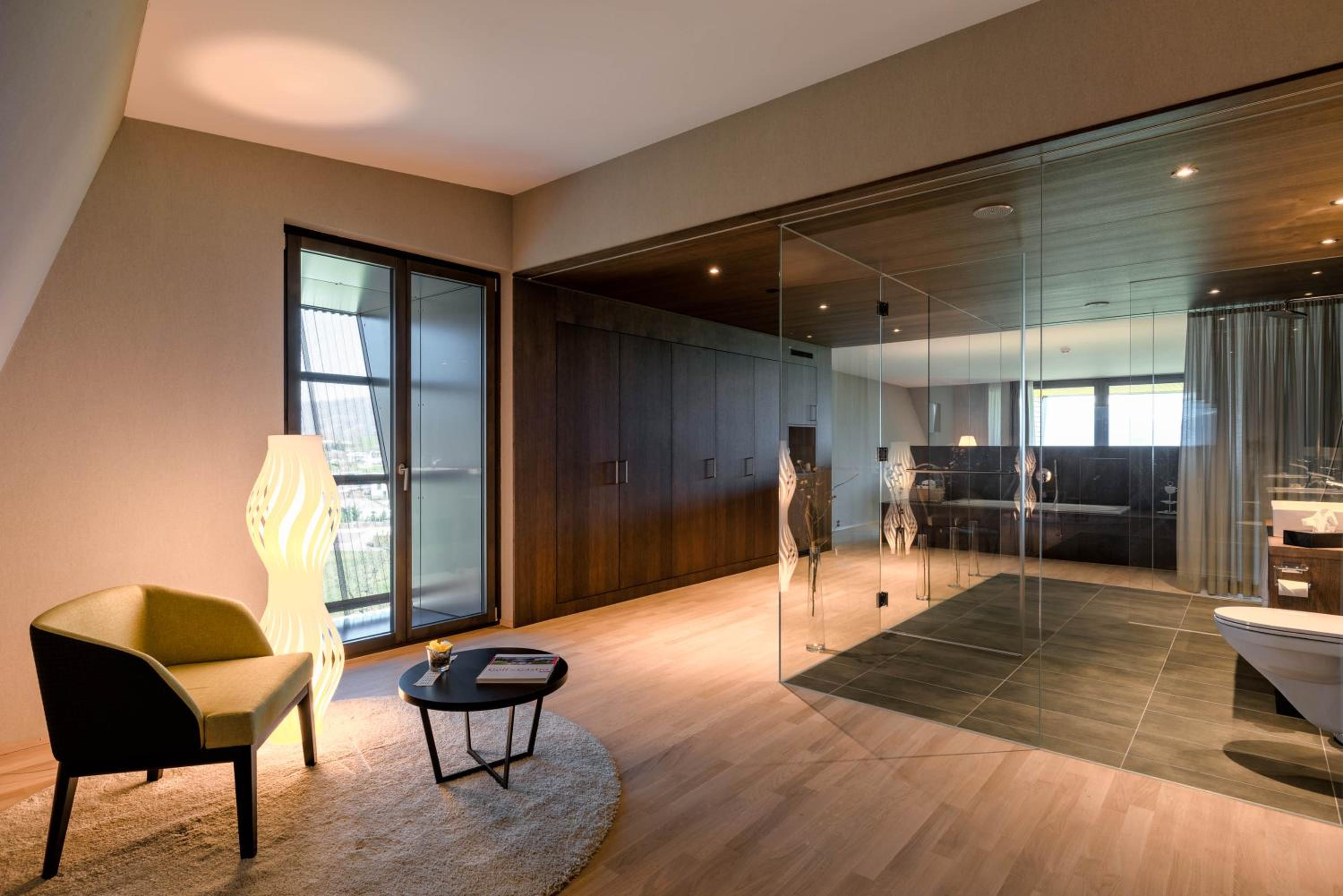Junior Suite with Balcony - Photo 3