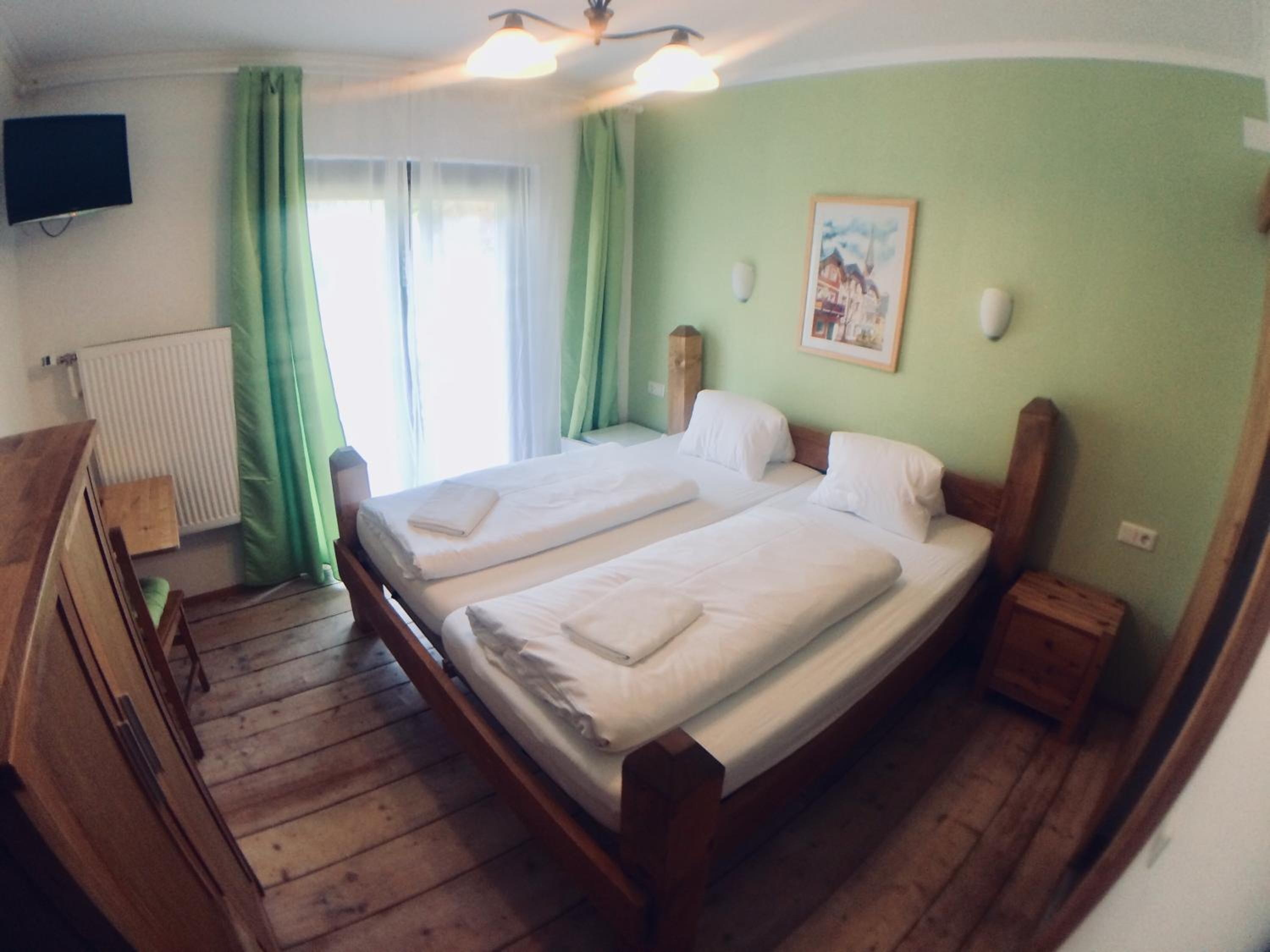 Small Double Room with Mountain View - Photo 4