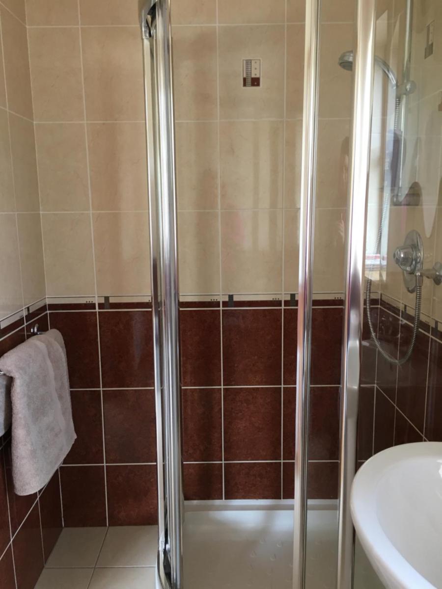 Deluxe Double Room with Shower - Photo 8
